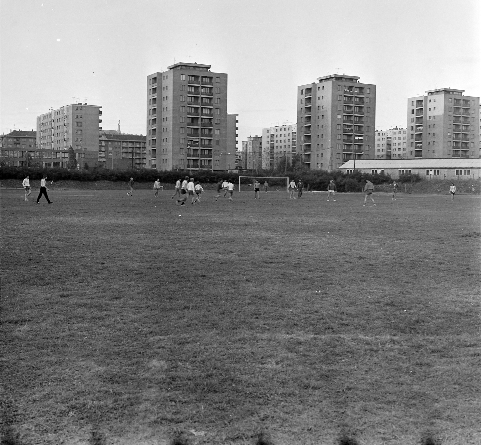 Hungary, Budapest XI., Bogdánfy utca, BEAC sporttelep., 1978, Bercsényi Kollégium Fotókör, soccer field, Budapest, Lágymányos housing complex, Fortepan #134383