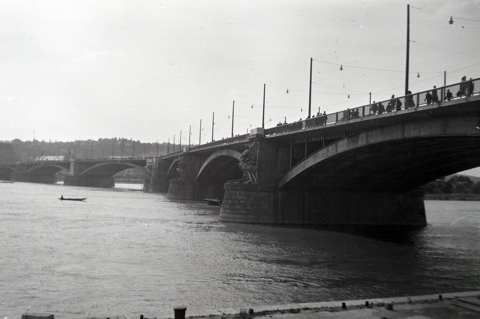 Hungary, Budapest V., az újjáépülő Margit híd a déli oldal átadása után, a pesti alsó rakpartról nézve., 1947, Bujdosó Géza, river, Danube, Budapest, Duna-bridge, Ernest Goüin-design, Fortepan #134481