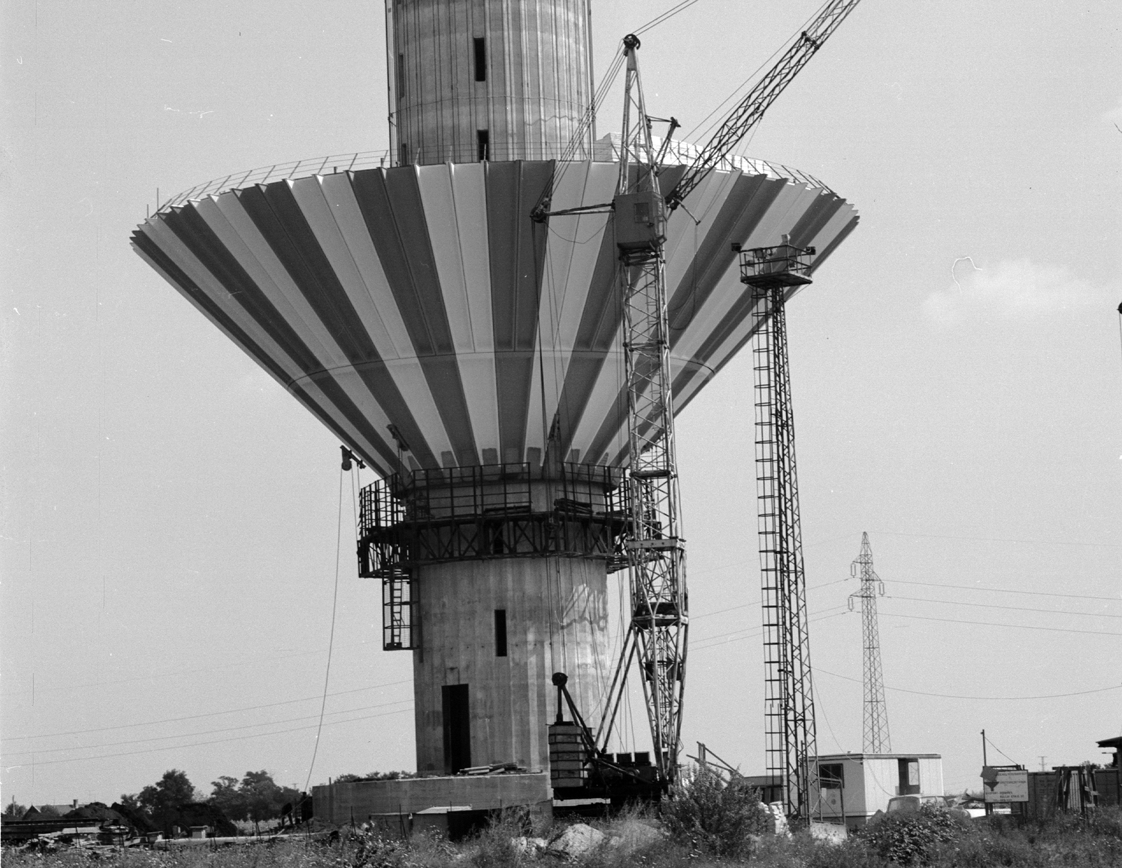 Hungary, Szolnok, Széchenyi István körút, a víztorony épitkezése., 1975, Csíkos Ferenc, construction, water tower, Fortepan #134504