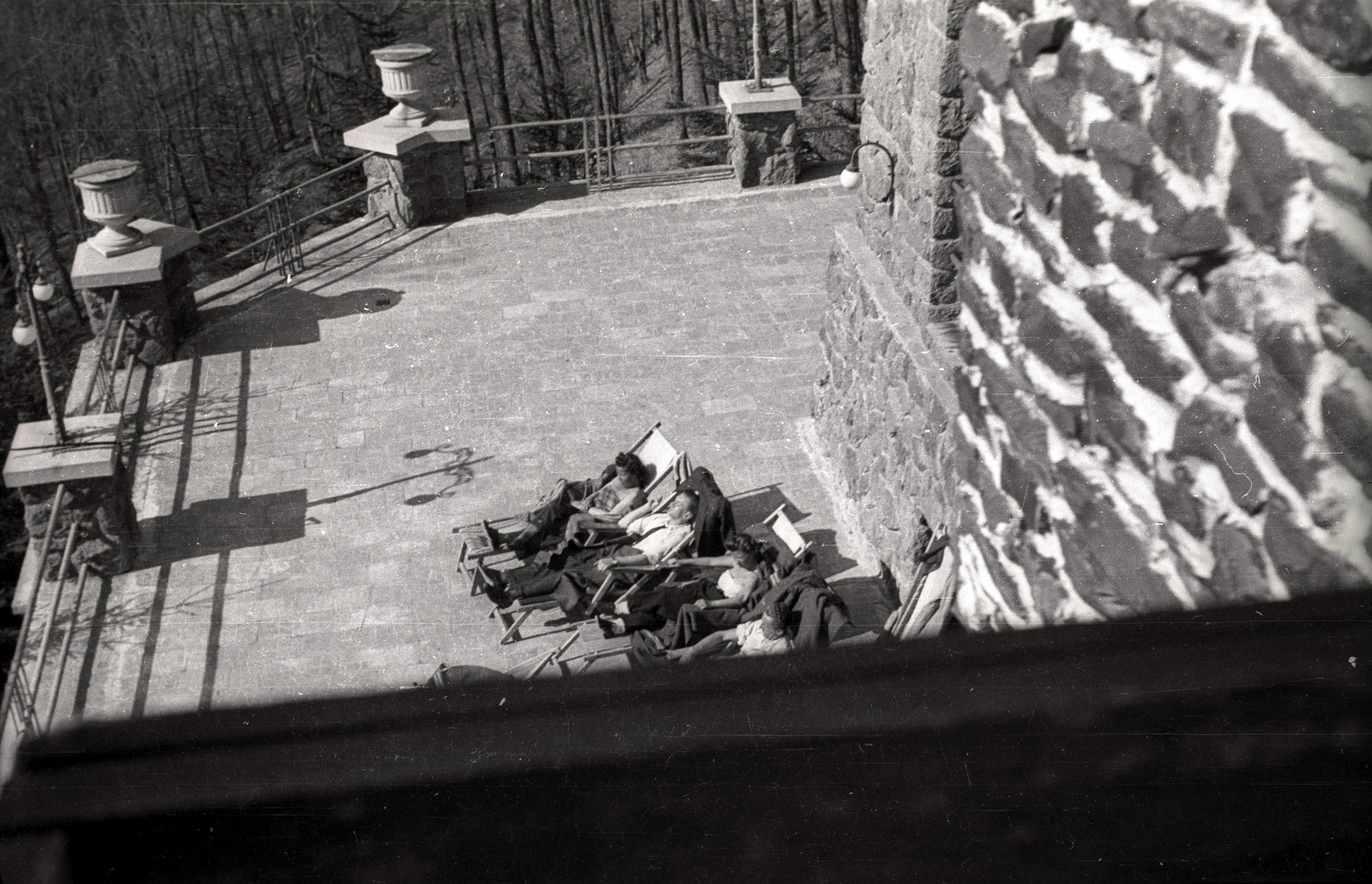 Hungary, Galyatető, Mátraszentimre, Nagyszálló., 1941, Fortepan/Album021, sunbathe, deck chair, Fortepan #134752