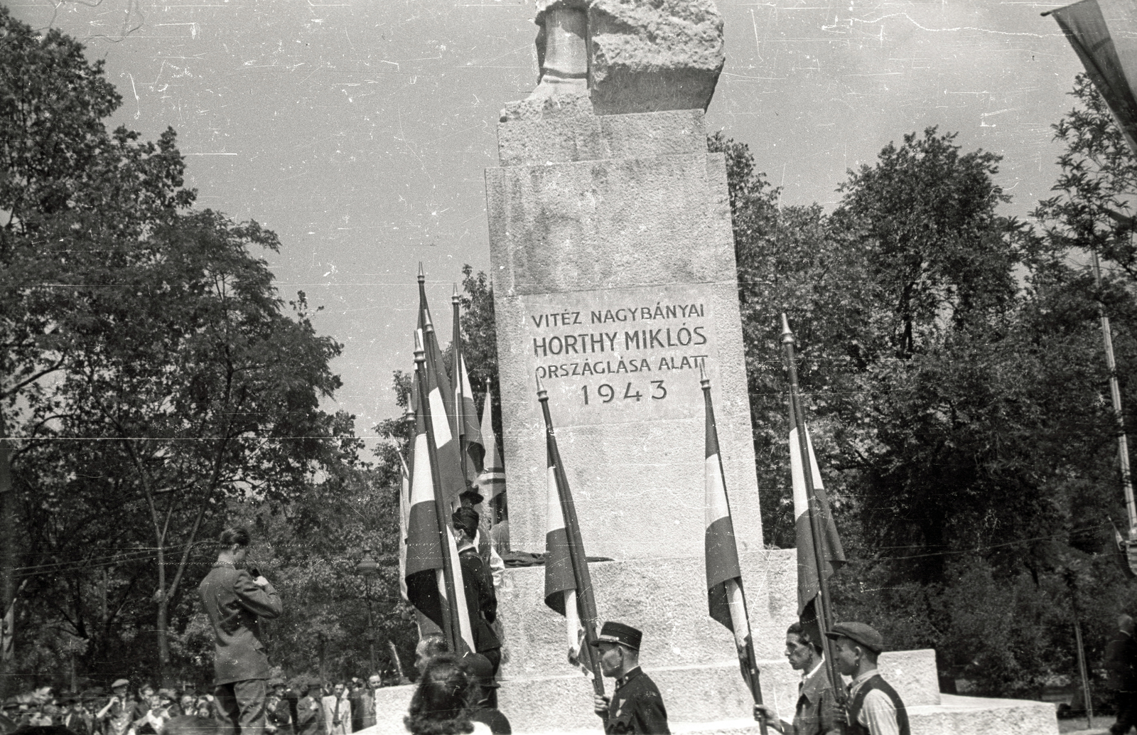 Hungary, Budapest VIII., II. János Pál pápa (Tisza Kálmán) tér, a Nemzeti munka szobra (Siklódy Lőrinc, 1943.). A felvétel a szobor felavatása alkalmával készült., 1943, Fortepan/Album021, Budapest, Fortepan #134818