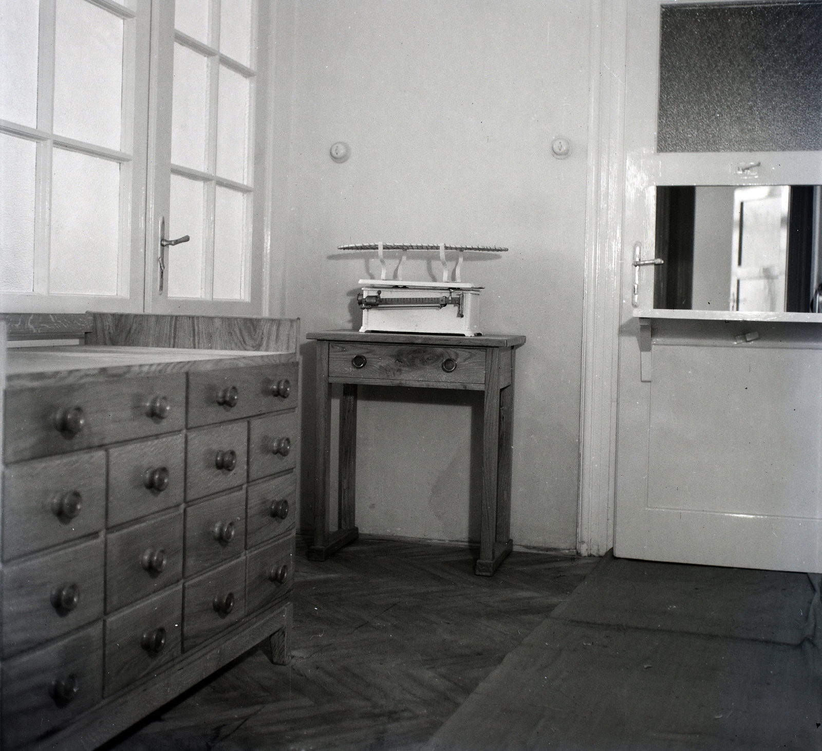 1949, Lőrinczi Ákos, school furniture, scale, Fortepan #134886