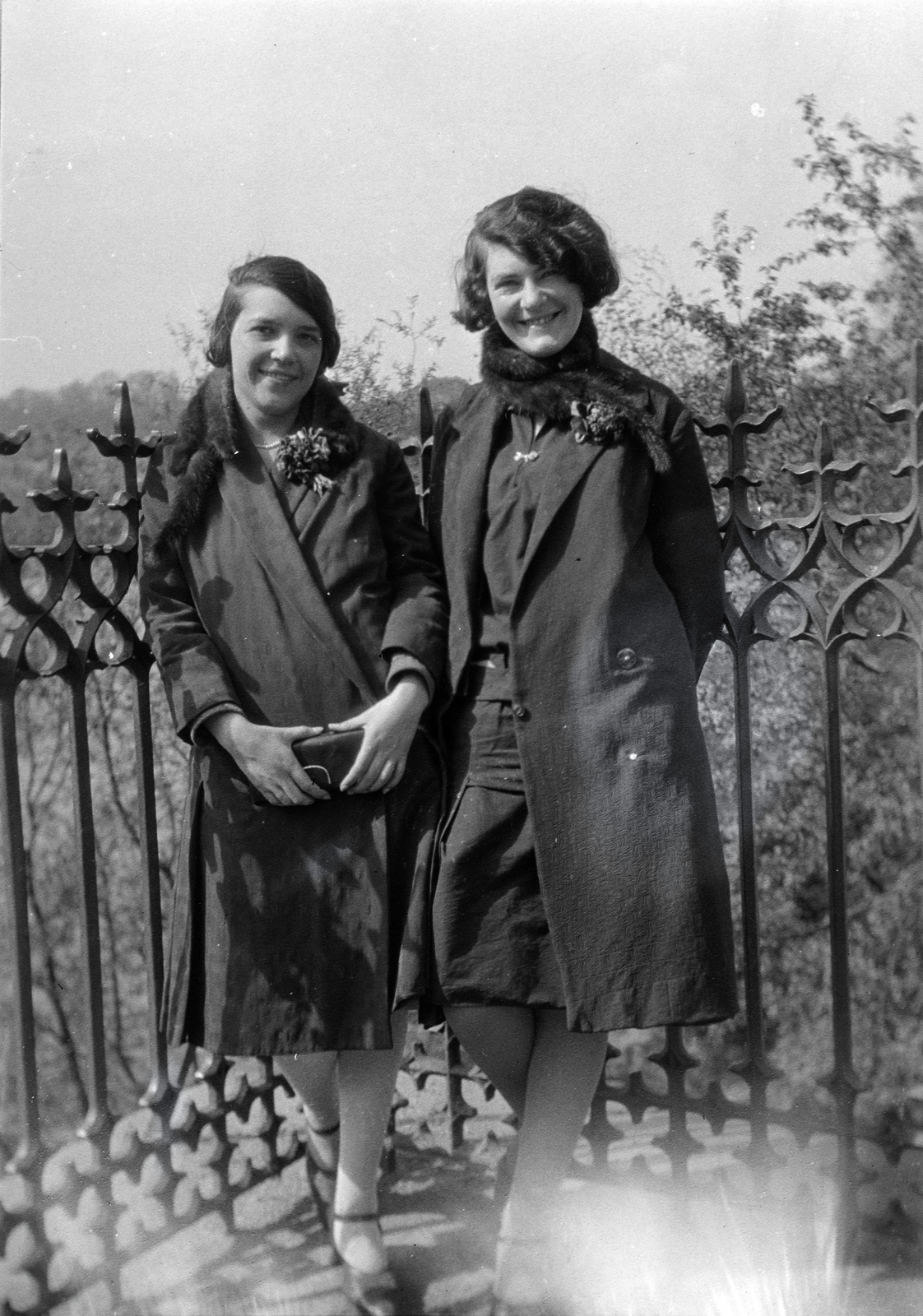 1932, Lőrinczi Ákos, balcony, coat, girls, Fortepan #134921