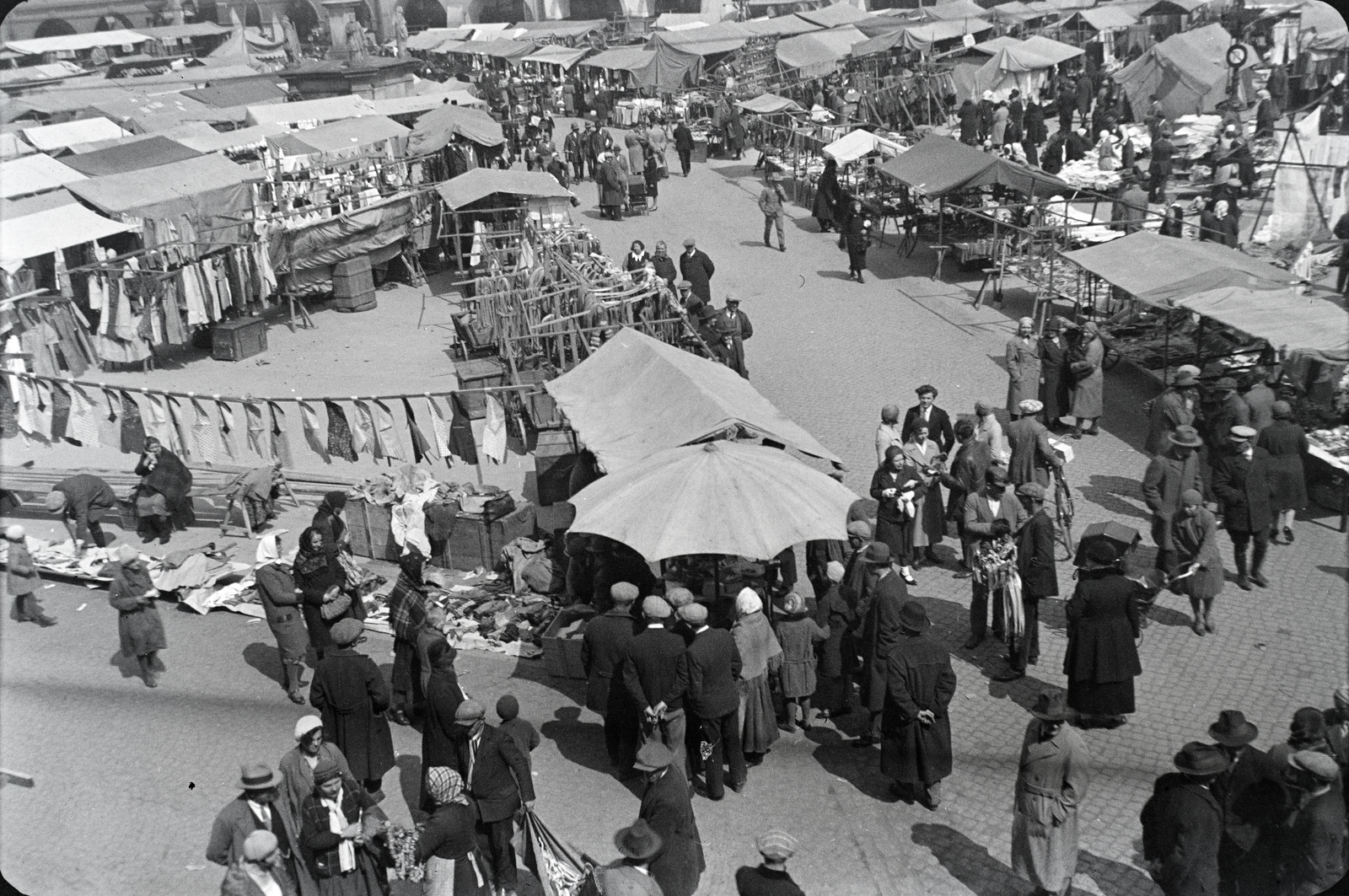 Czech Republik, Nový Jičín, Masarykovo náměstí (ekkor Hlavní náměstí)., 1932, Lőrinczi Ákos, Czechoslovakia, market, Fortepan #134975