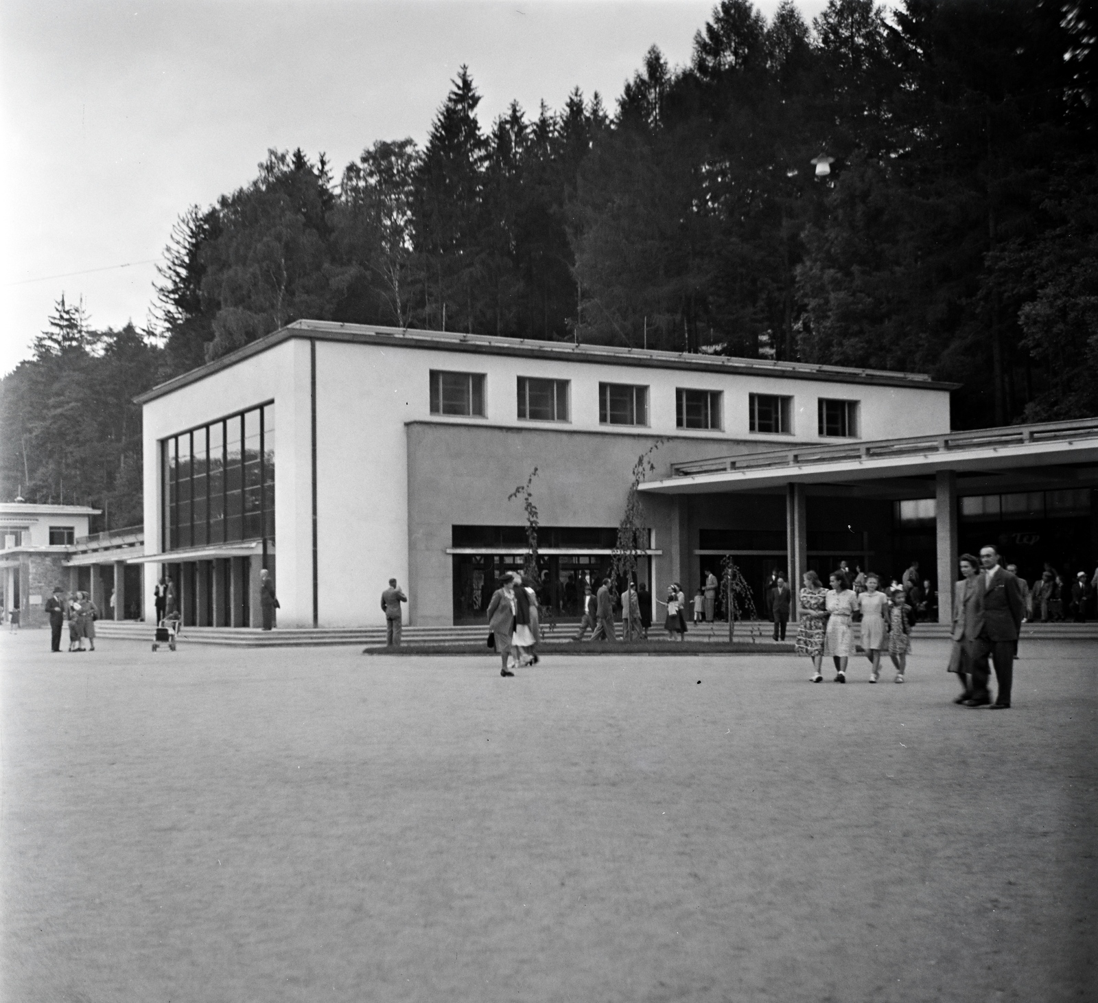 Czech Republik, Luhačovice, fürdő., 1949, Lőrinczi Ákos, Czechoslovakia, colonnade, health resort, Fortepan #134996