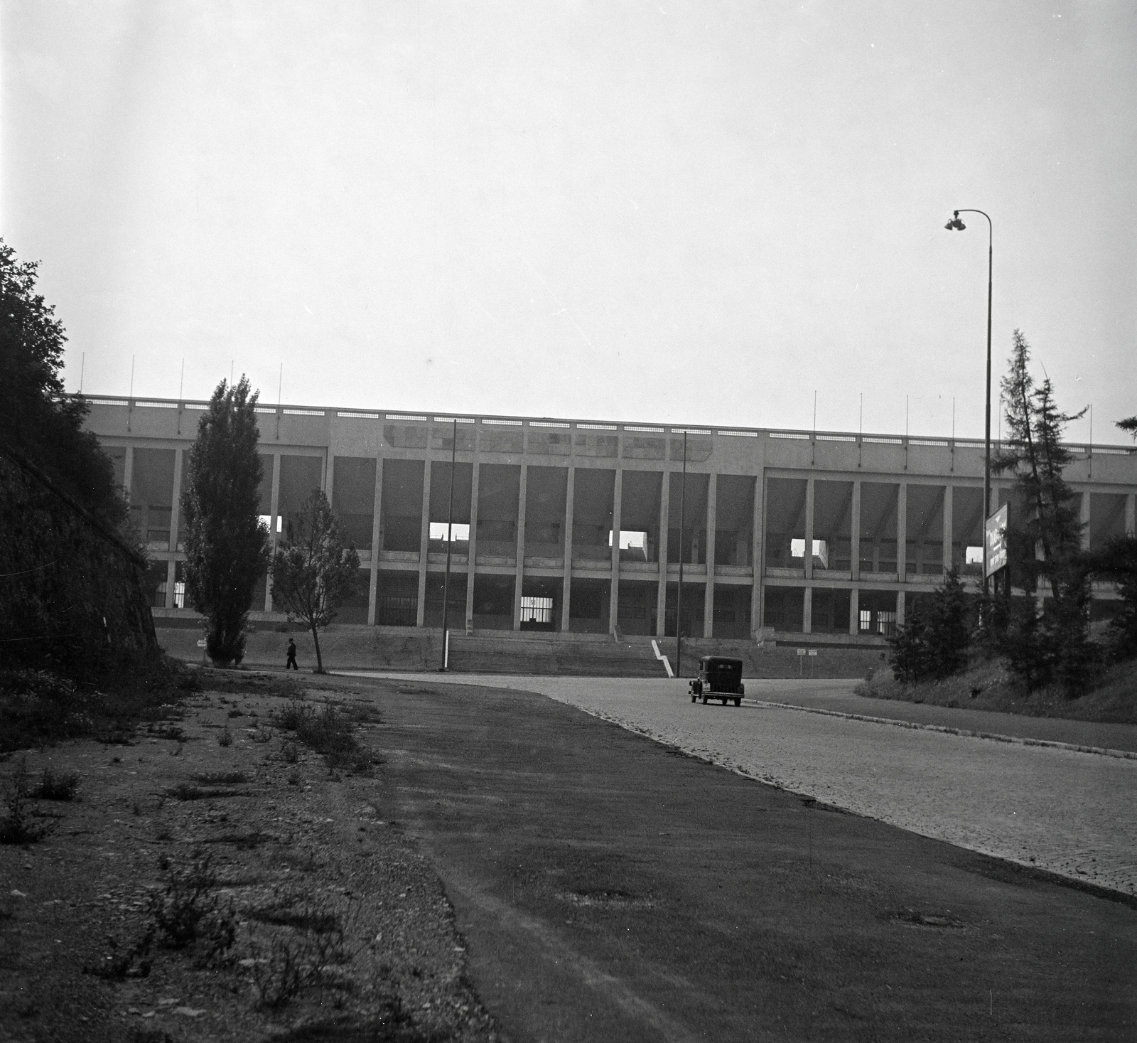 Czech Republik, Prague, Pod stadiony, szemben a Strahov stadion., 1949, Lőrinczi Ákos, Czechoslovakia, stadium, Alois Dryák-design, Fortepan #135001