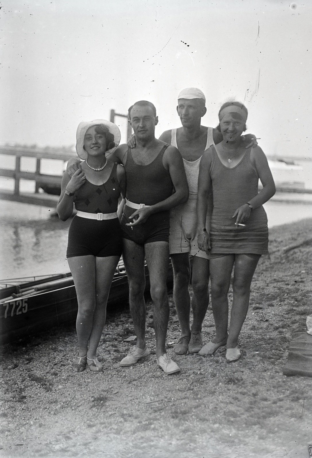 1920, Lőrinczi Ákos, bathing suit, smoking, arms around shoulders, Fortepan #135069