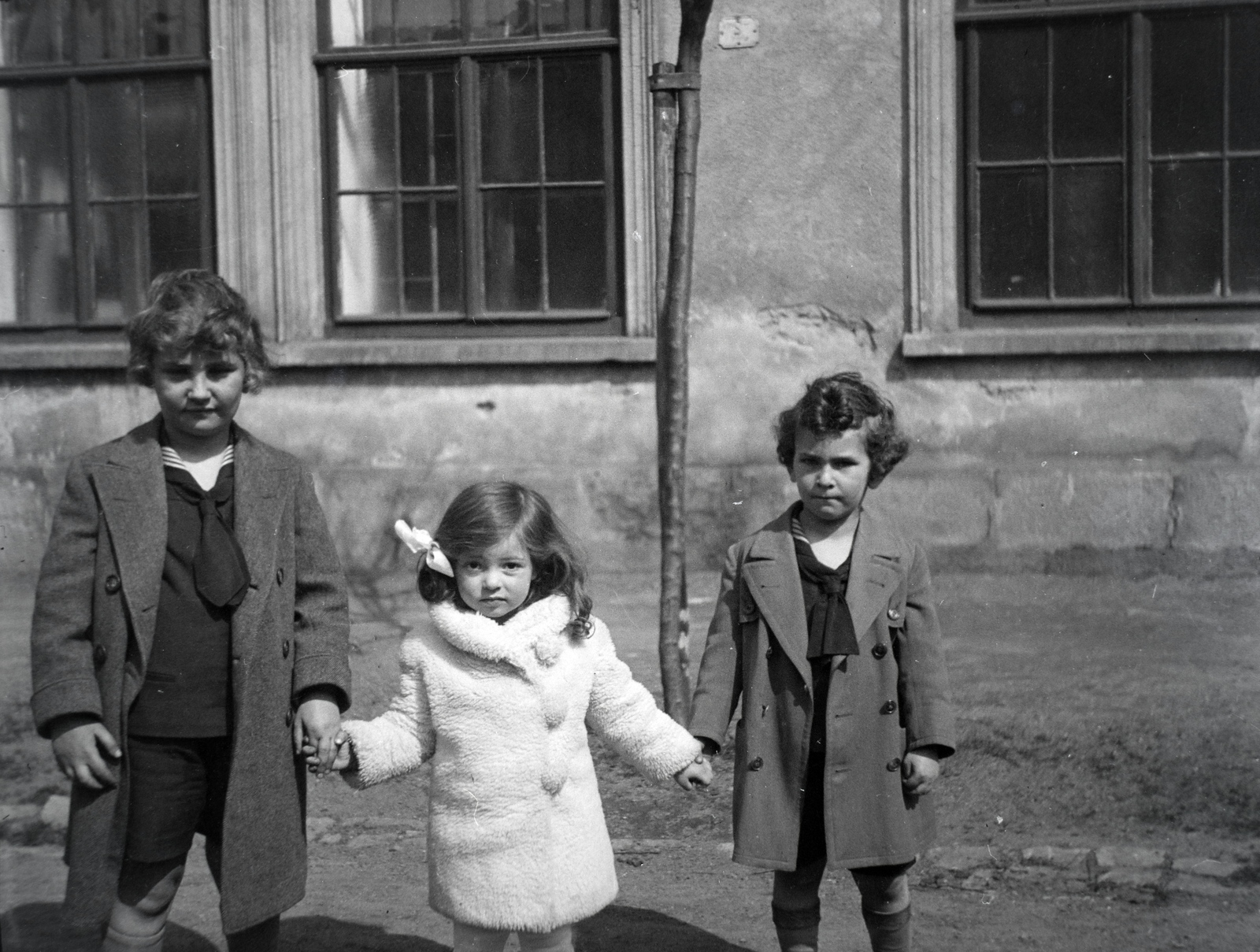 1932, Lőrinczi Ákos, hold hands, Fortepan #135088