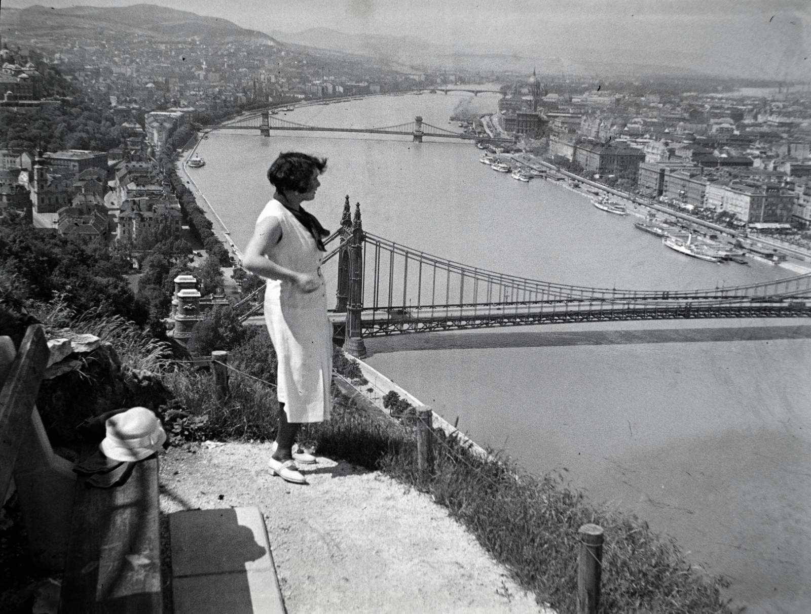 Magyarország, Budapest XI., kilátás a Gellérthegyről az Erzsébet híd és a Széchenyi Lánchíd felé., 1935, Lőrinczi Ákos, Budapest, Fortepan #135104