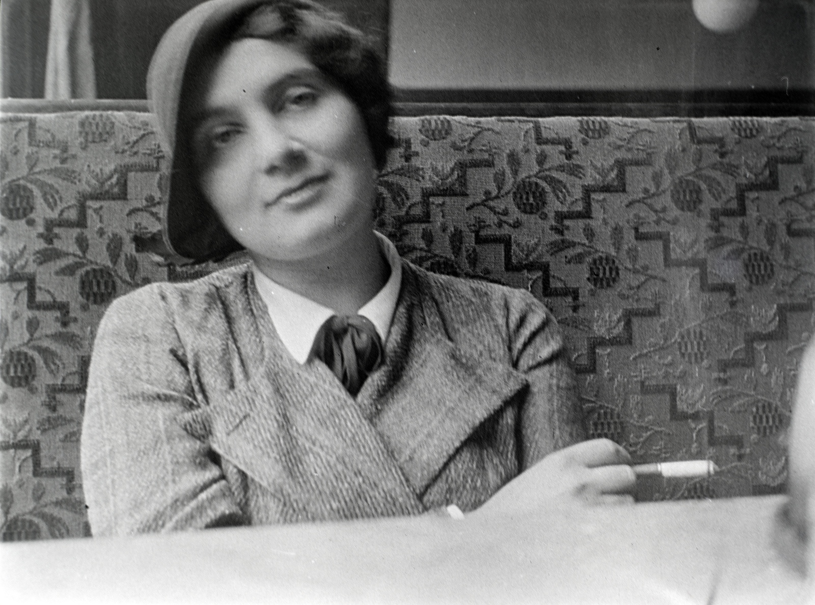 1931, Lőrinczi Ákos, daydreaming, smoking, Fortepan #135124