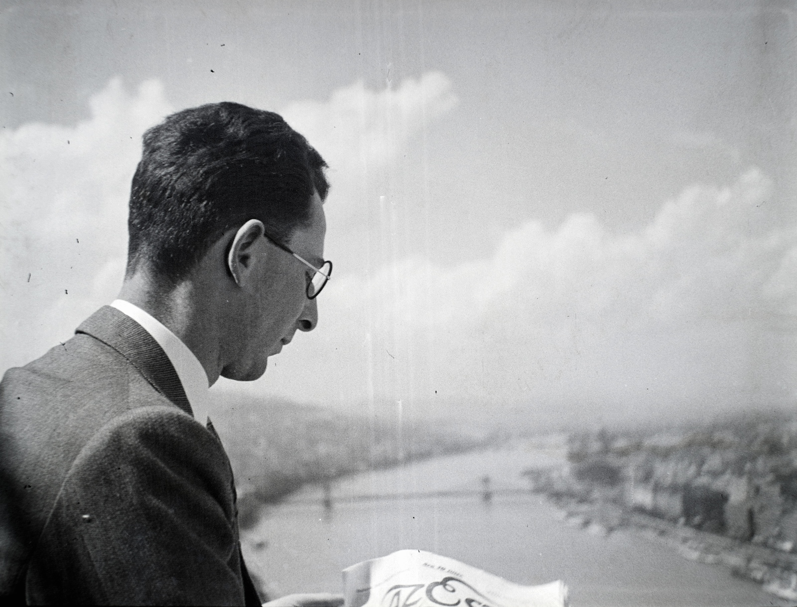 Hungary, Budapest I., kilátás a Széchenyi Lánchíd felé, Feuer Gusztáv., 1935, Lőrinczi Ákos, newspaper, view, Az Est newspaper, Budapest, Fortepan #135127