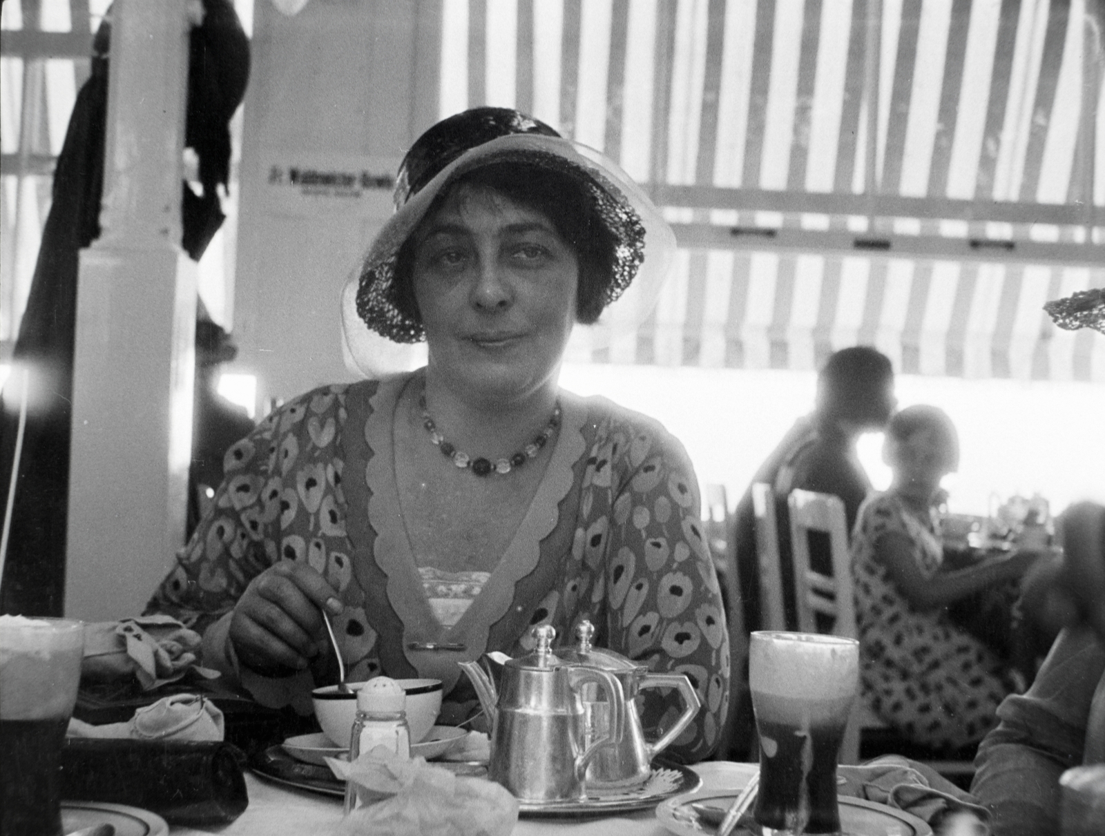 1928, Lőrinczi Ákos, coffee, lady, hat, Fortepan #135134