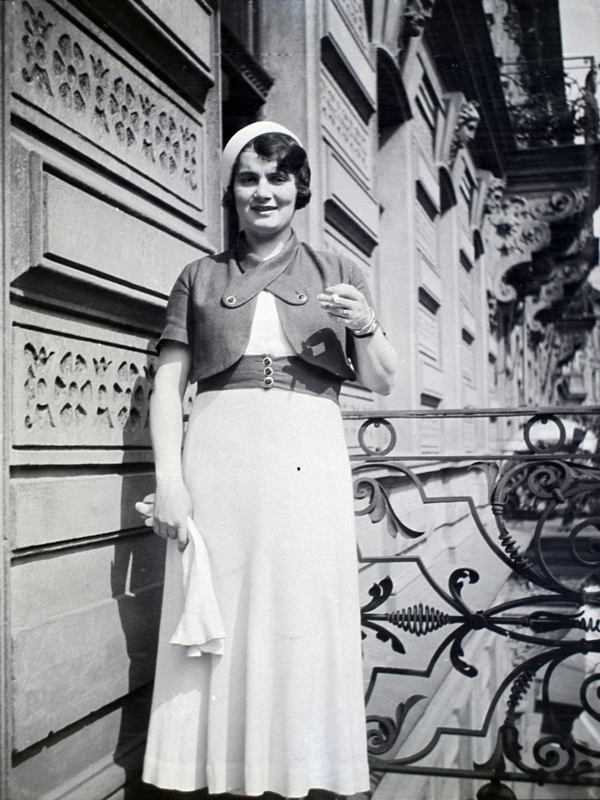 Czech Republik, Prague, Vinohradská ulice 13., Kurz Auguszta albérlete., 1932, Lőrinczi Ákos, lady, balcony, Fortepan #135152