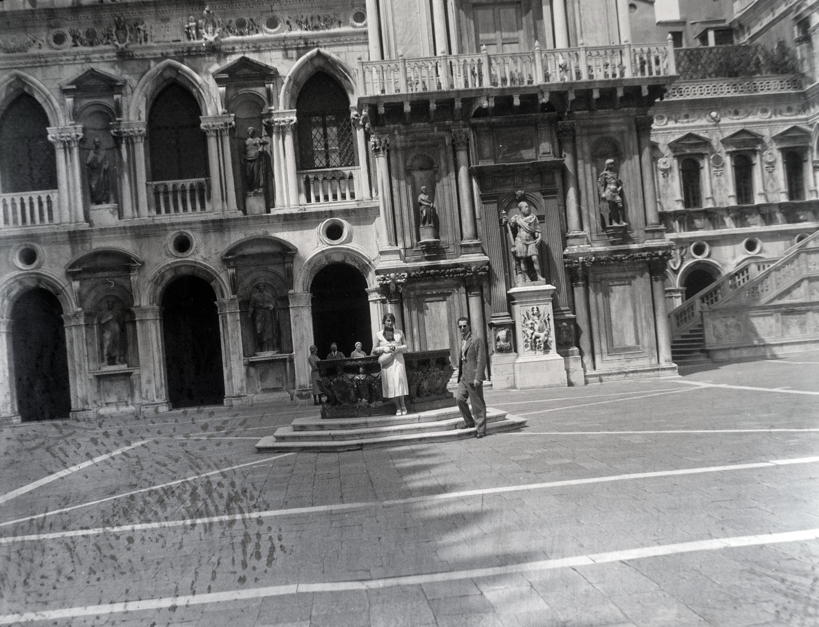 Italy, Venice, Szent Márk tér, a Dózse-palota udvara., 1930, Lőrinczi Ákos, pointed arch, Fortepan #135168