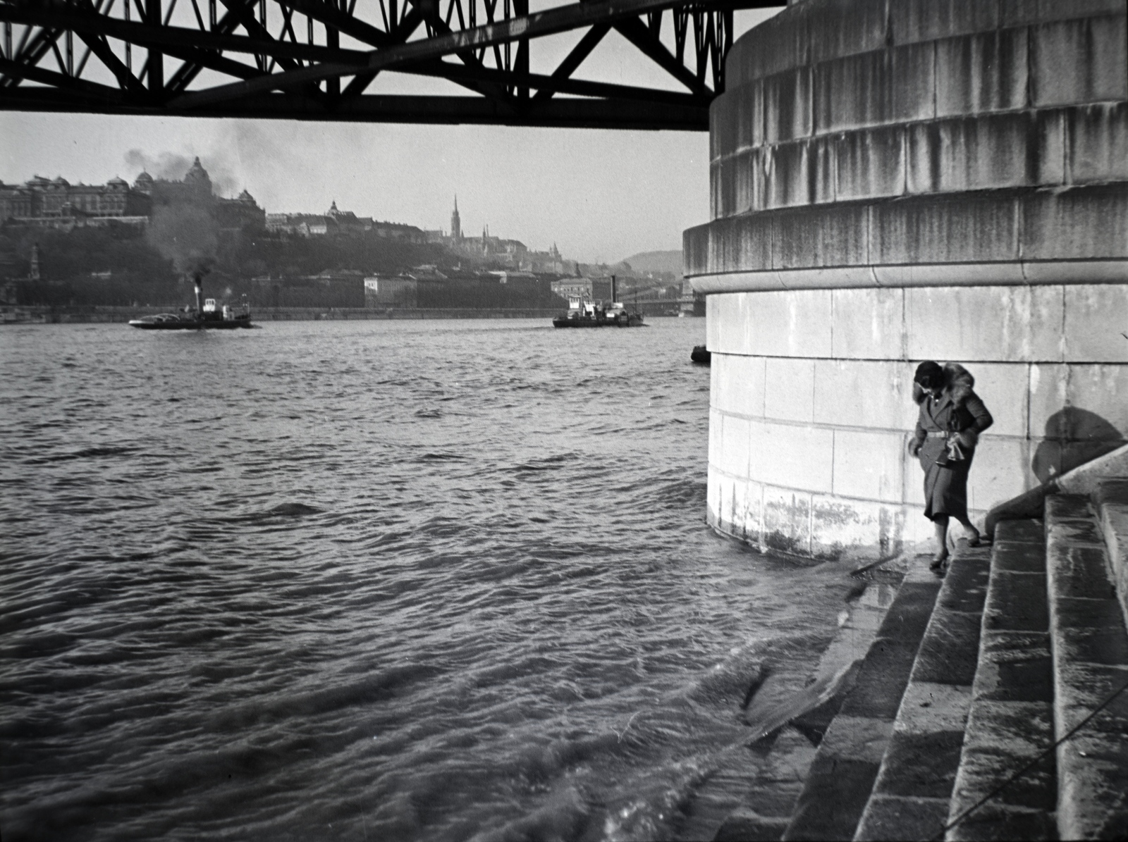 Hungary, Budapest V., alsó rakpart az Erzsébet híd pesti hídfőjénél, F. Kurz Auguszta építészmérnök, belsőépítész., 1934, Lőrinczi Ákos, bridge, Budapest, Danube's shore, Fortepan #135212