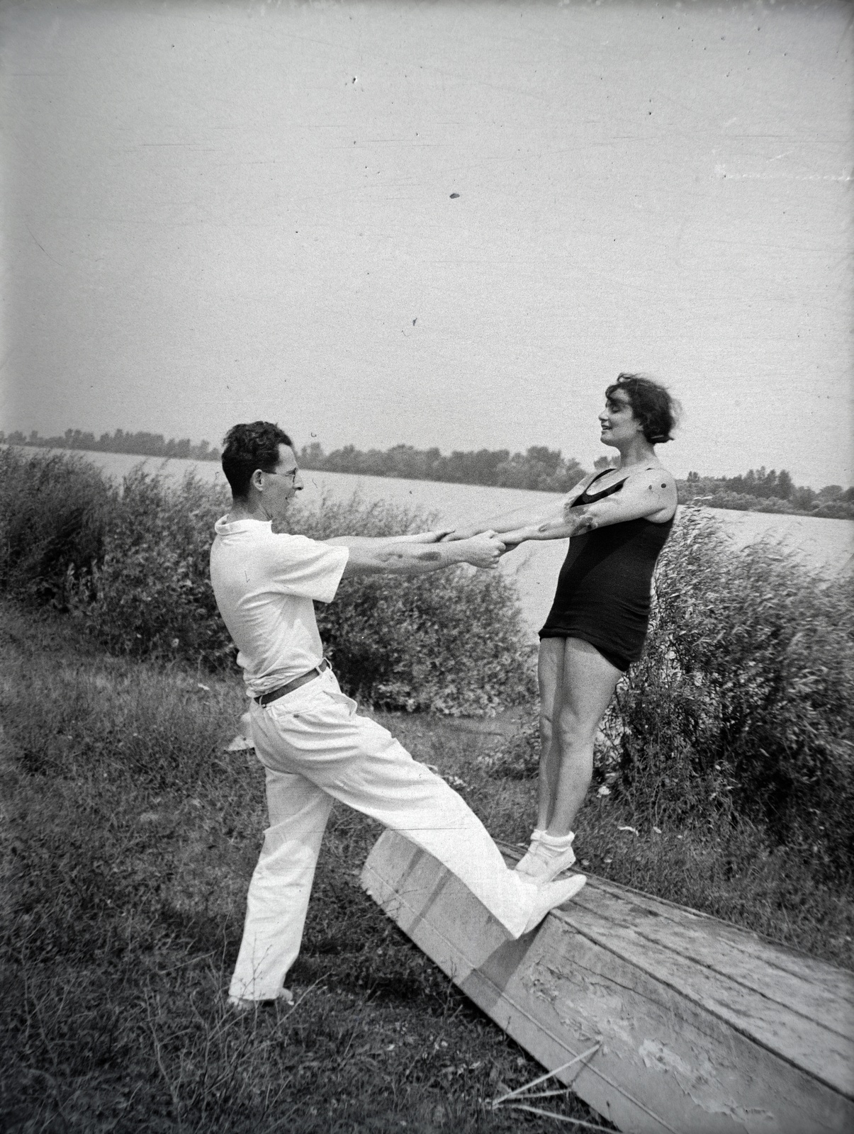 1932, Lőrinczi Ákos, hold hands, feat, Fortepan #135227