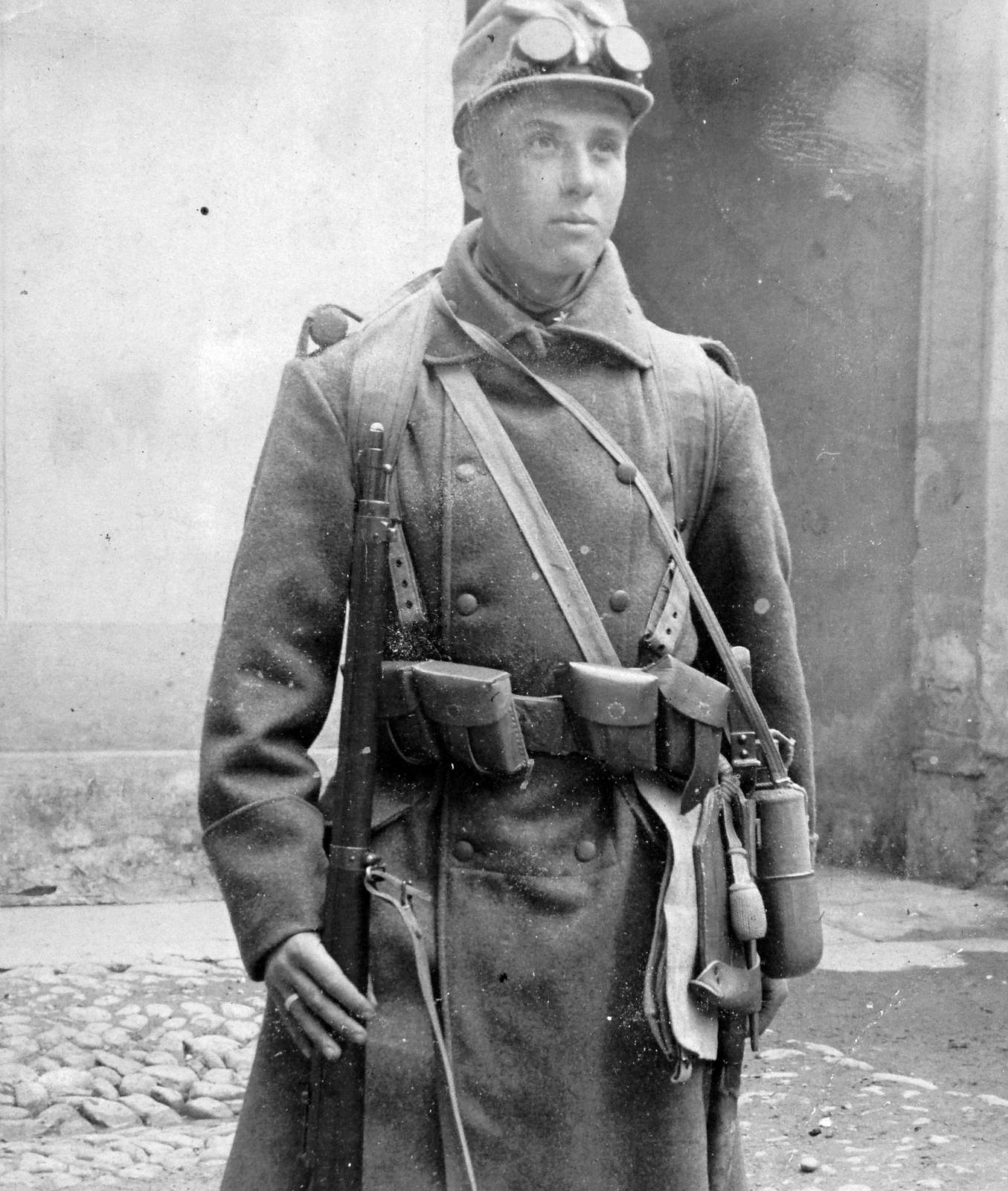 1917, Fortepan, portrait, First World War, uniform, yard, weapon, cartridge pouch, Fortepan #13523