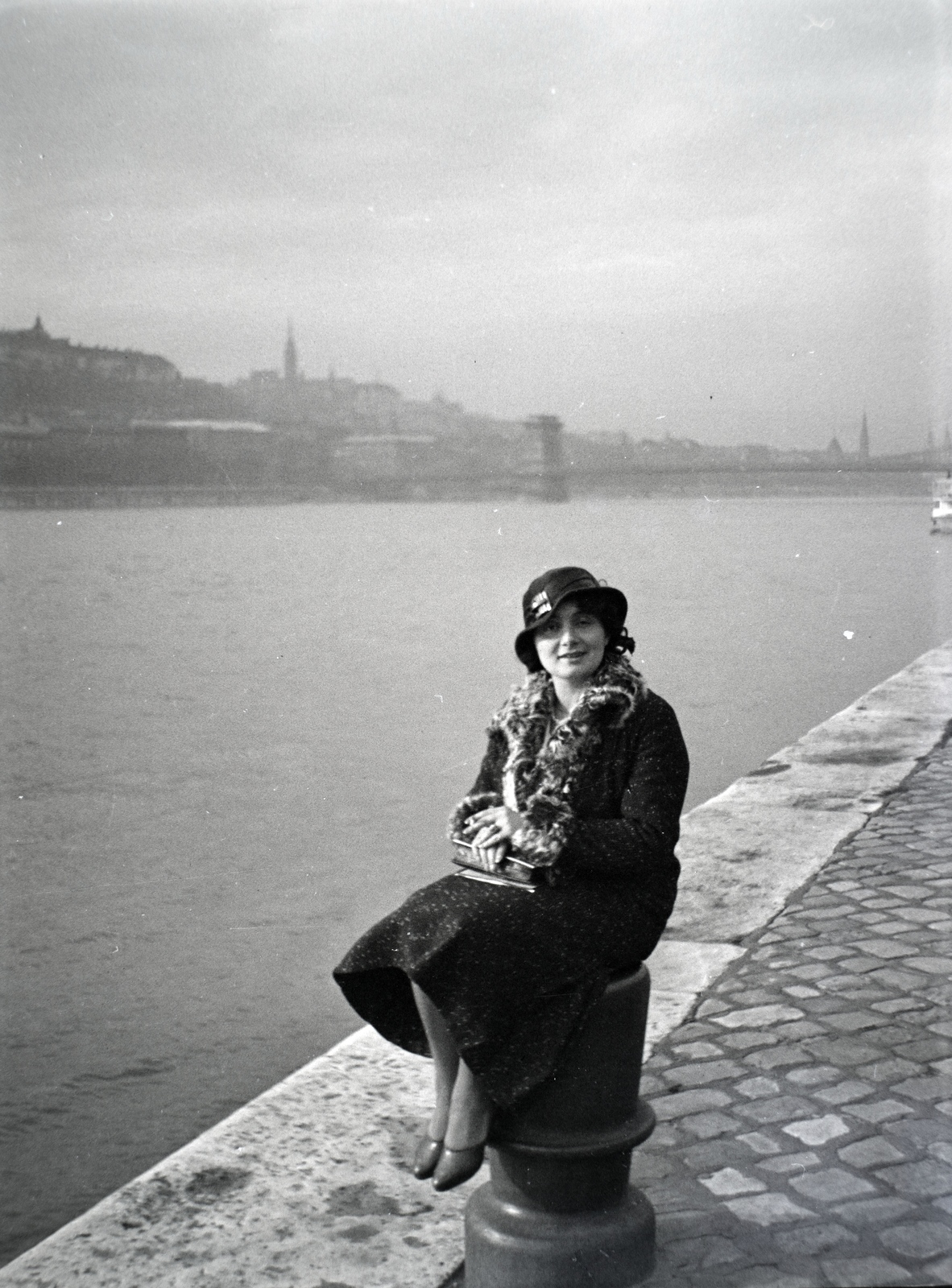 Magyarország, Budapest V., pesti alsó rakpart, háttérben a Széchenyi Lánchíd., 1934, Lőrinczi Ákos, Budapest, kikötőbak, Fortepan #135243