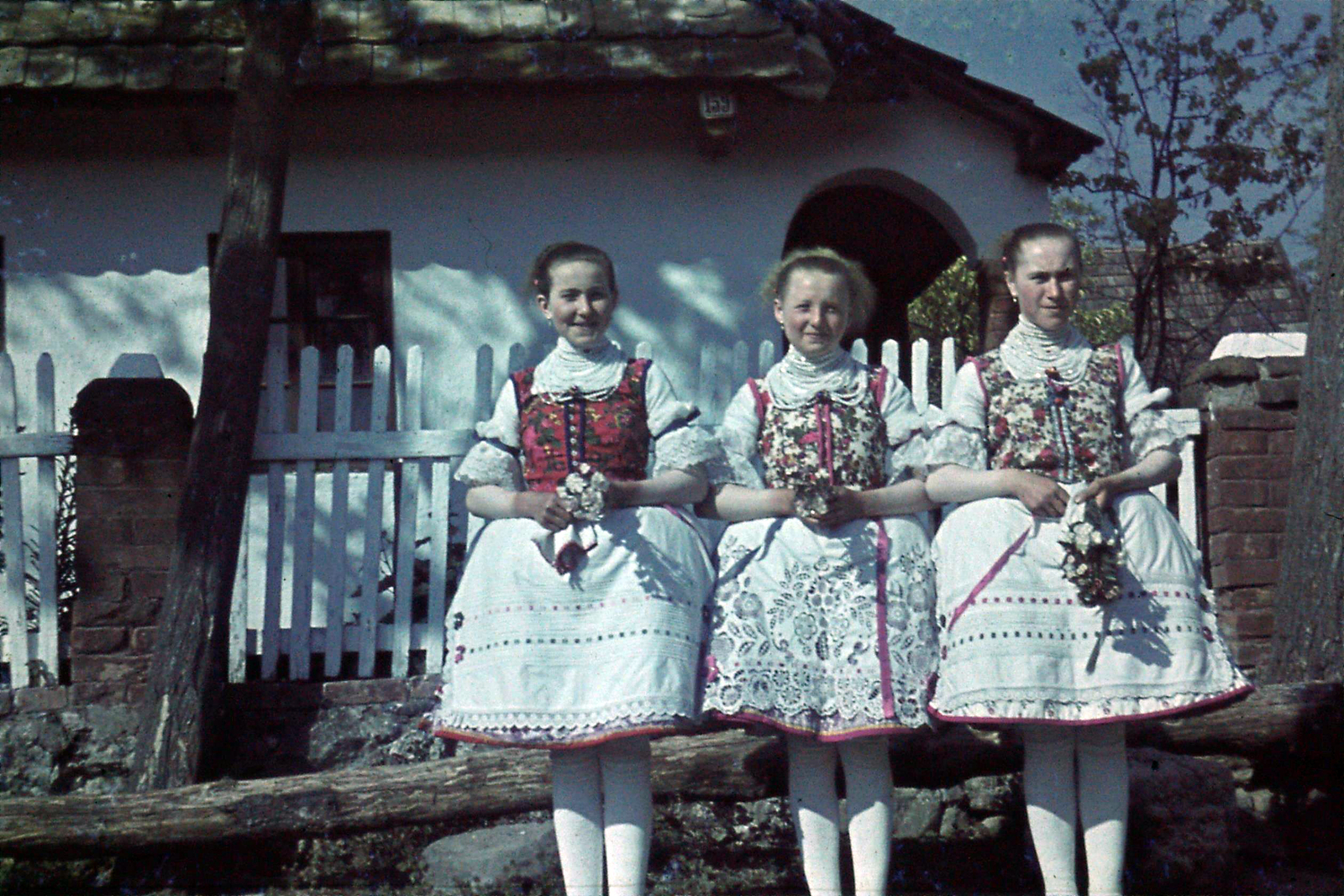Hungary, Gyenesdiás, búcsú., 1942, Szabó Viktor, colorful, folk costume, village fair, Buják Folk Costume, Fortepan #135632