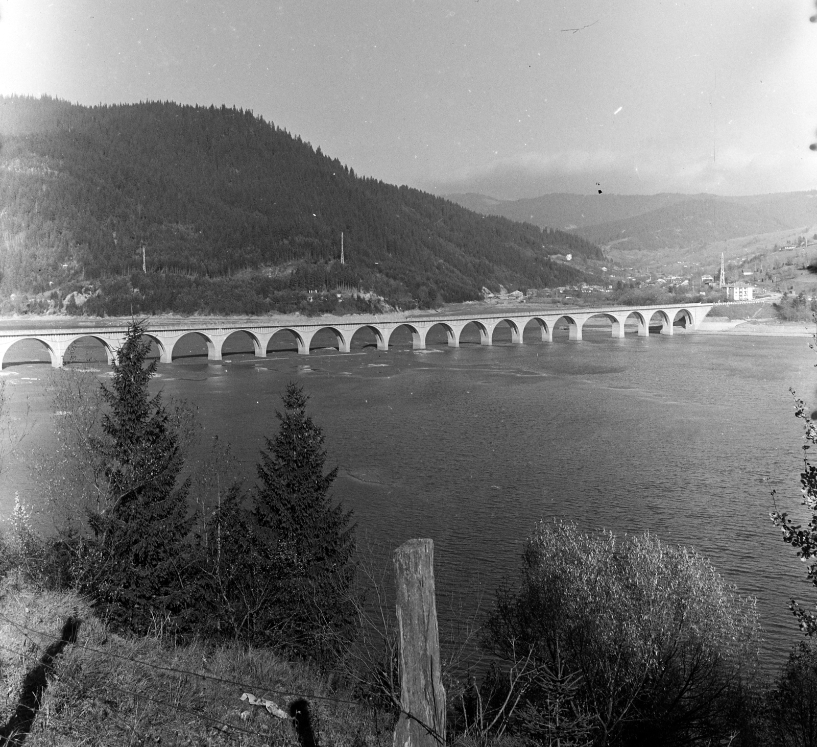 Romania,Transylvania, híd a Békási-víztározónál., 1967, Sütő András örökösei, Új Élet szerkesztőség, Fortepan #135685