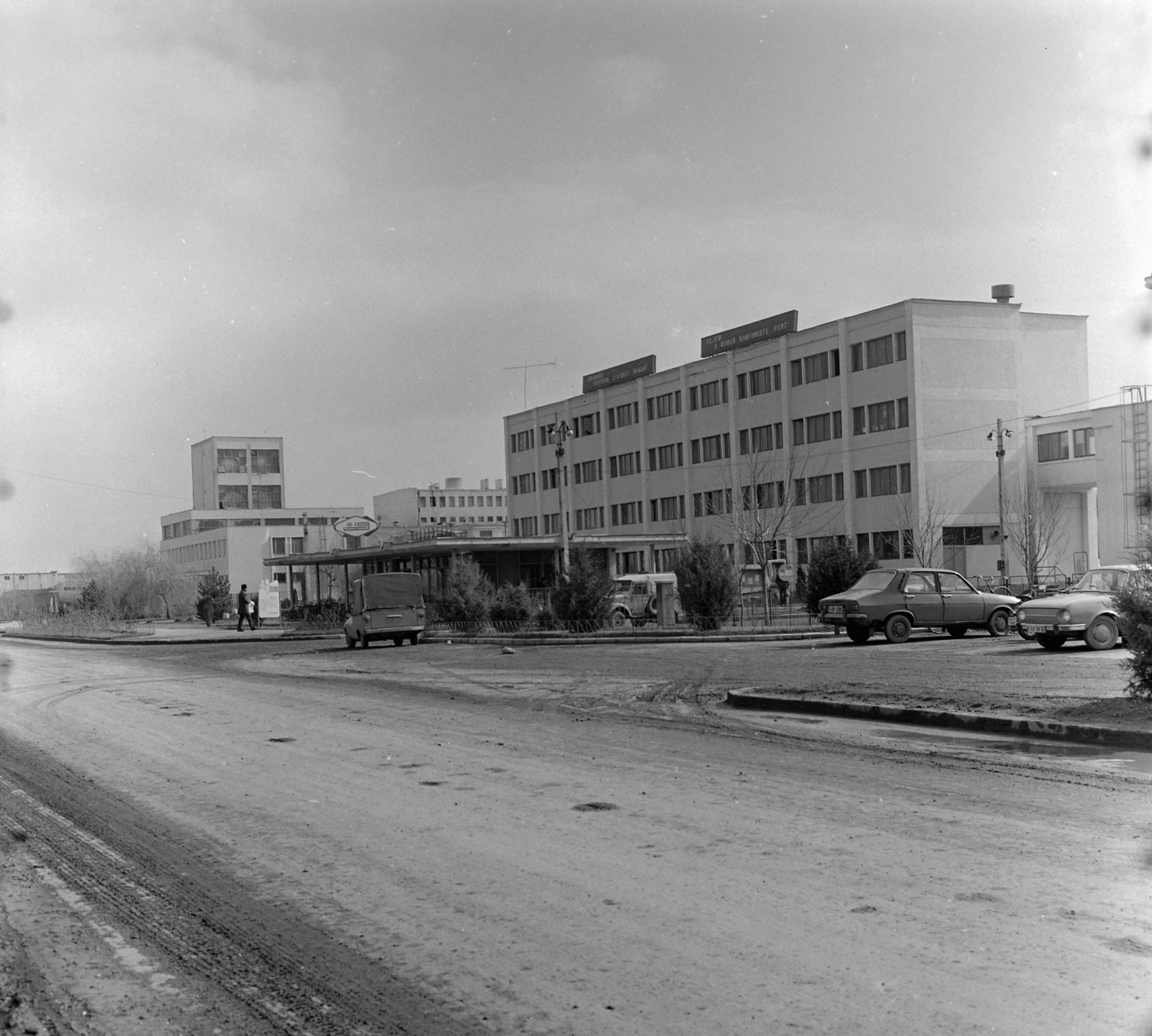 Romania,Transylvania, Târgu Secuiesc, Strada Fabricii, Csavargyár., 1978, Sütő András örökösei, Új Élet szerkesztőség, Fortepan #135694