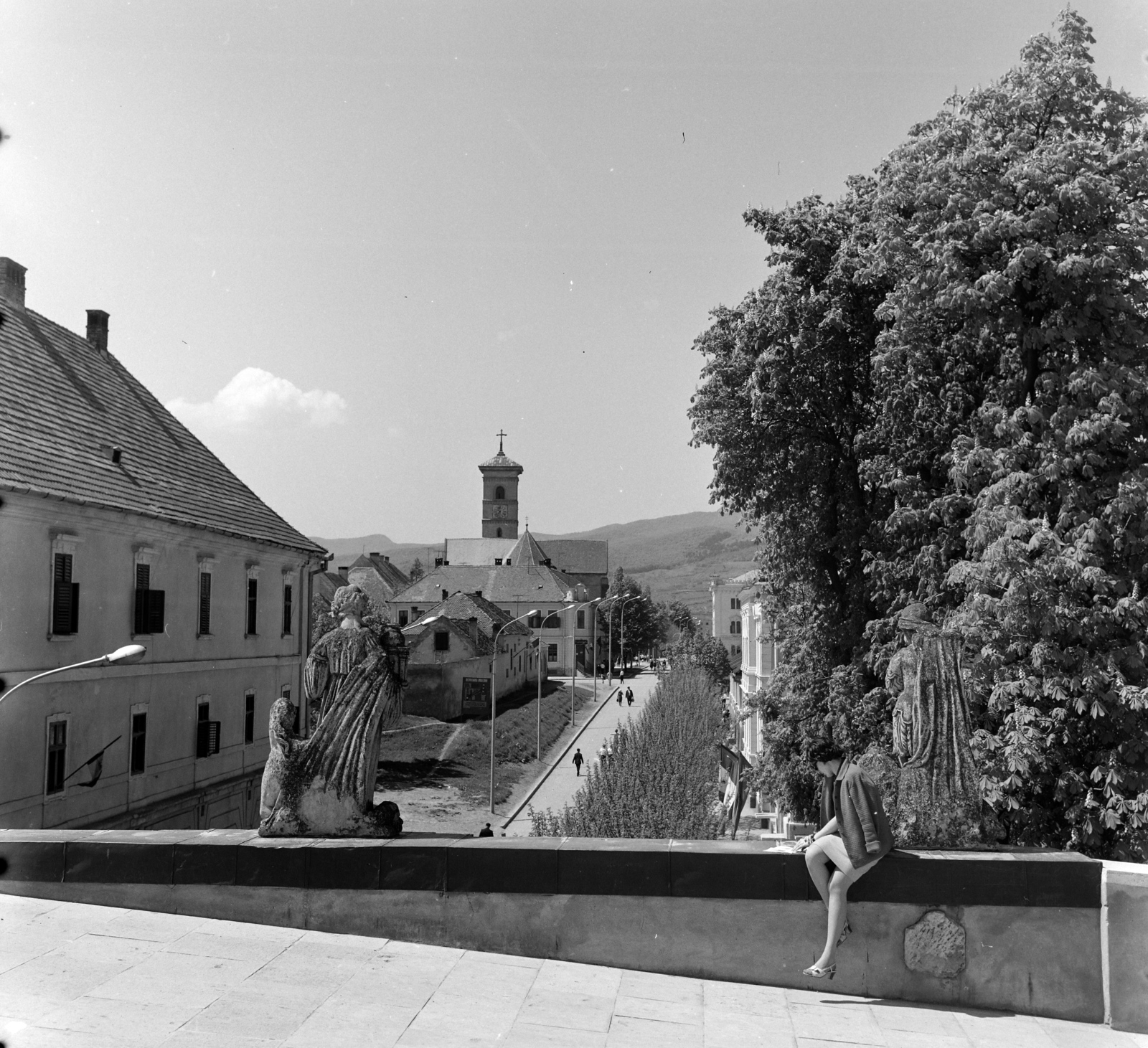 Románia,Erdély, Gyulafehérvár, kilátás a vár alsó Károly-kapujától, szemben a Szent Mihály-székesegyház., 1968, Sütő András örökösei, Új Élet szerkesztőség, Fortepan #135740