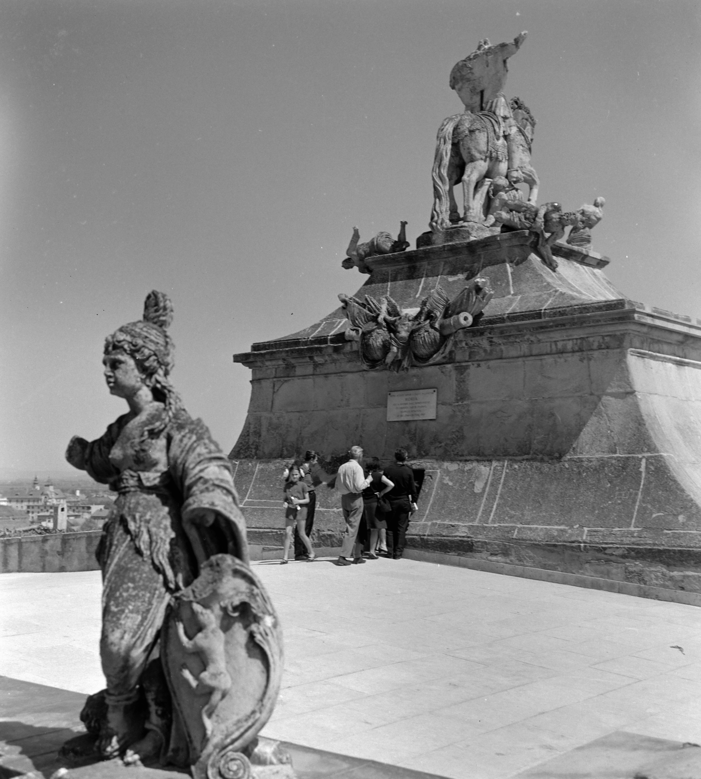 Romania,Transylvania, Alba Iulia, III. Károly lovasszobra a vár felső Károly-kapujának tetején., 1968, Sütő András örökösei, Új Élet szerkesztőség, Fortepan #135748