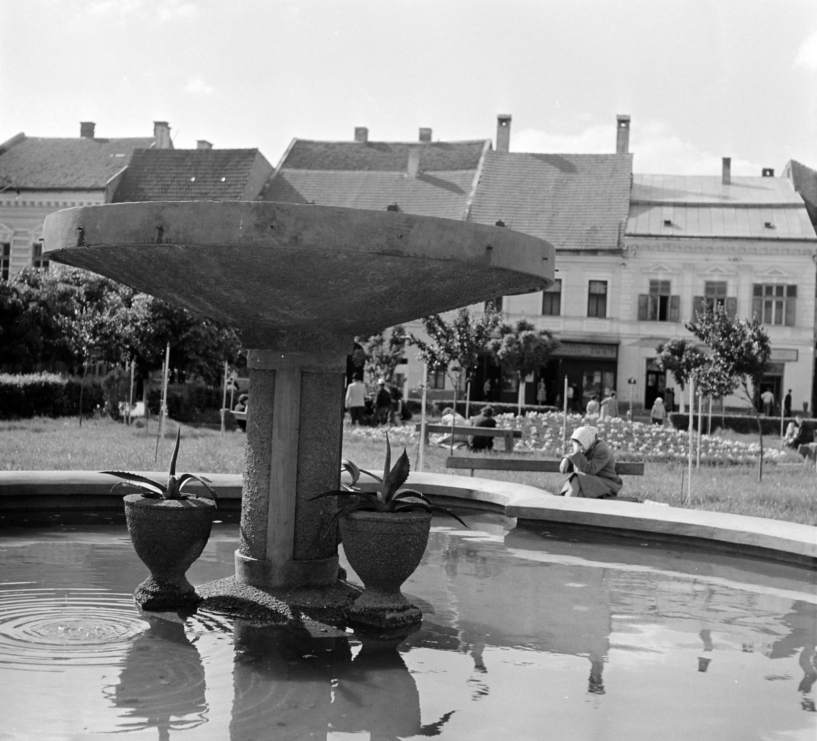 Romania,Transylvania, Bistrița, Fő tér (piata Centrala)., 1962, Sütő András örökösei, Új Élet szerkesztőség, Fortepan #135762