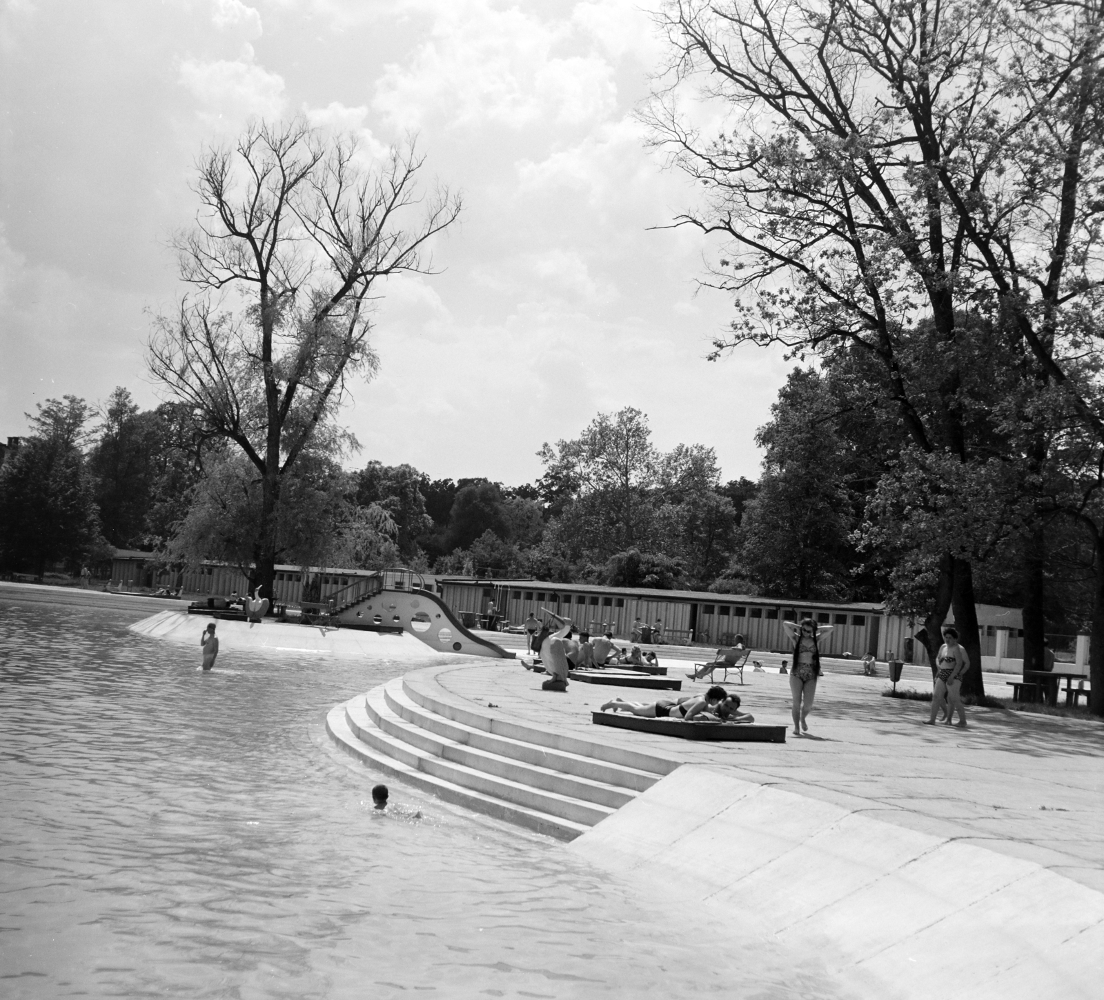 Romania,Transylvania, Sînmartin, Félixfürdő, Termál strand., 1962, Sütő András örökösei, Új Élet szerkesztőség, water slide, Fortepan #135770