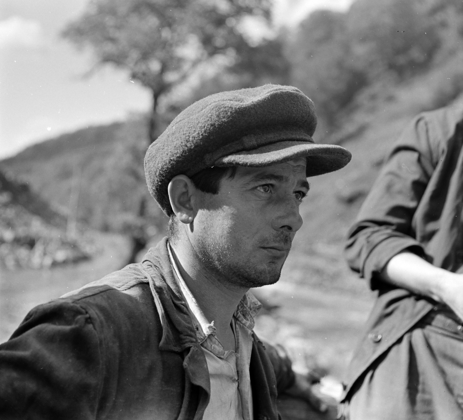 Románia,Erdély, a felvétel a Felsőfernezelyi víztározó gátjának egyik építőmunkásáról készült., 1962, Sütő András örökösei, Új Élet szerkesztőség, simléderes sapka, férfi, Fortepan #135818