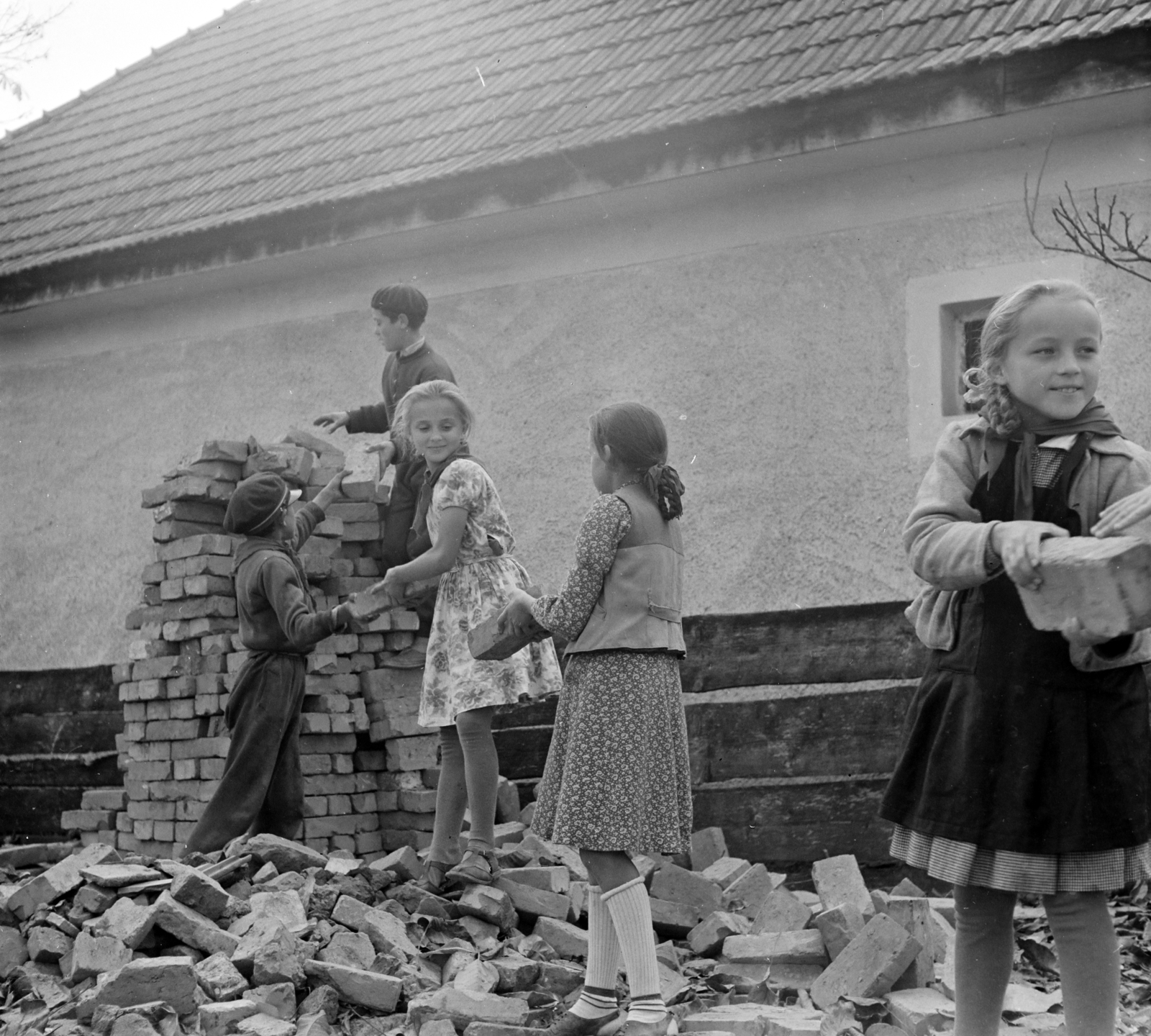 1962, Sütő András örökösei, Új Élet szerkesztőség, tégla, Fortepan #135853