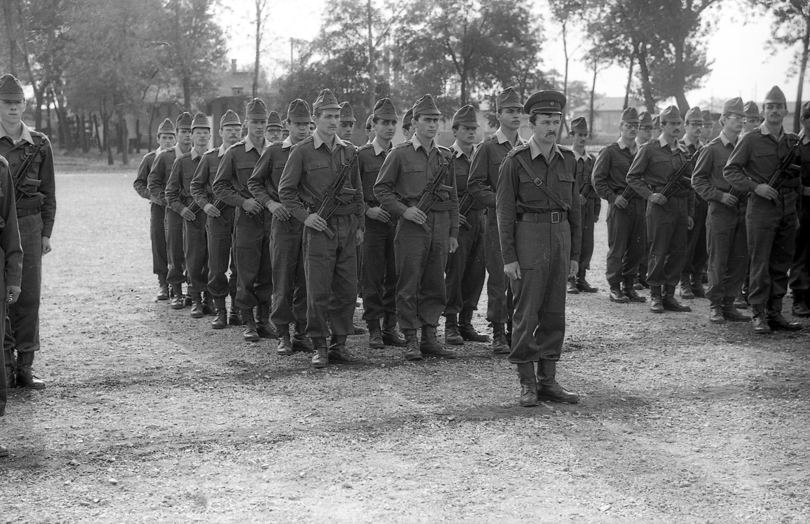 Hungary, Hódmezővásárhely, Szegedi úti laktanya, a Magyar Néphadsereg 62. számú gépesített lövészezrede, honvédek eskütételkor., 1980, Varga János, oath of enlistment, Fortepan #135941