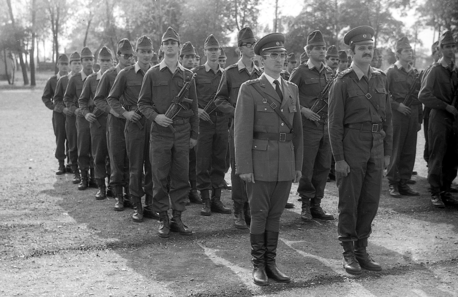 Hungary, Hódmezővásárhely, Szegedi úti laktanya, a Magyar Néphadsereg 62. számú gépesített lövészezrede, honvédek eskütételkor., 1980, Varga János, oath of enlistment, Fortepan #135942