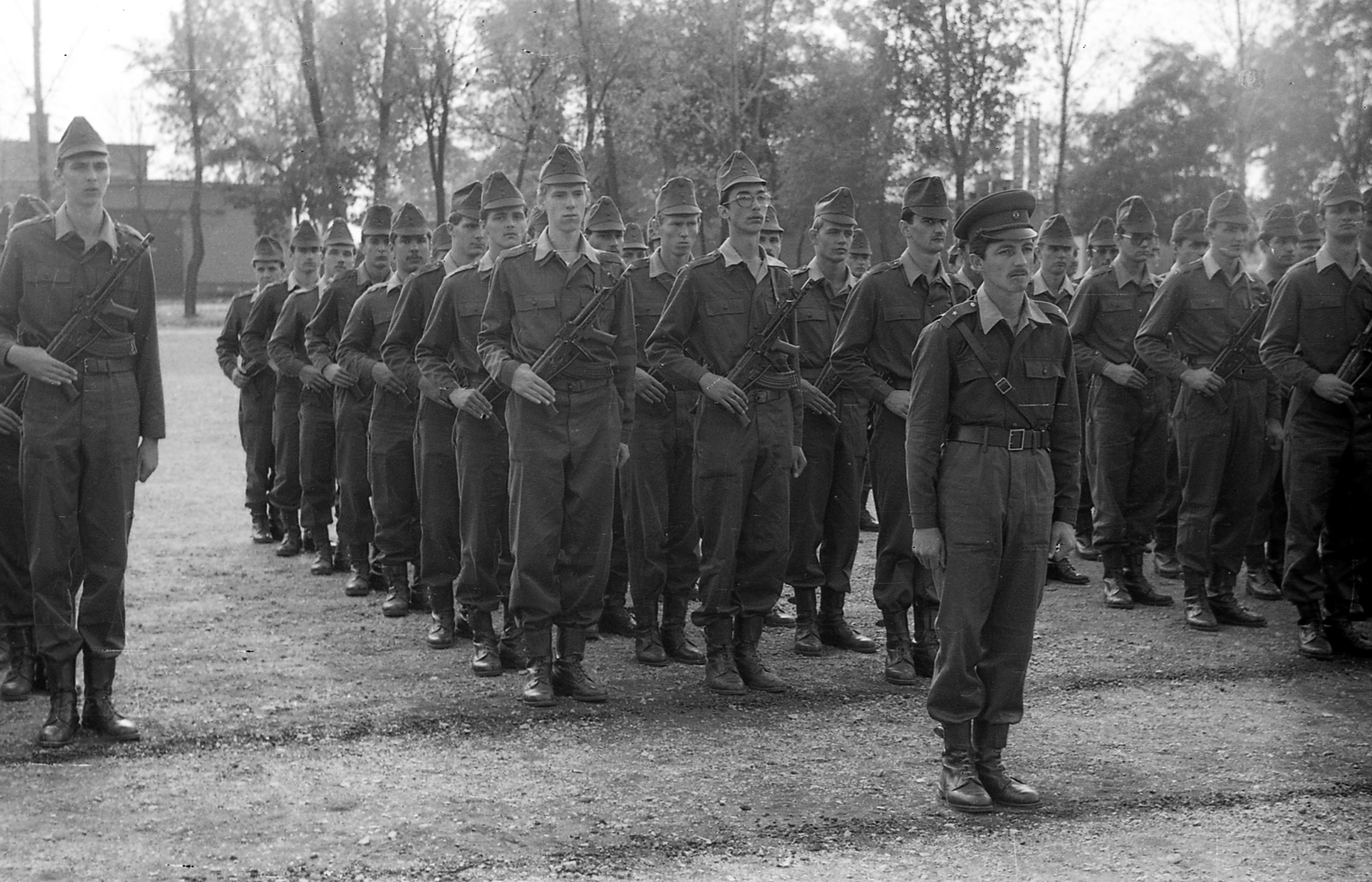 Magyarország, Hódmezővásárhely, Szegedi úti laktanya, a Magyar Néphadsereg 62. számú gépesített lövészezrede, honvédek eskütételkor., 1980, Varga János, katonai eskütétel, Fortepan #135943