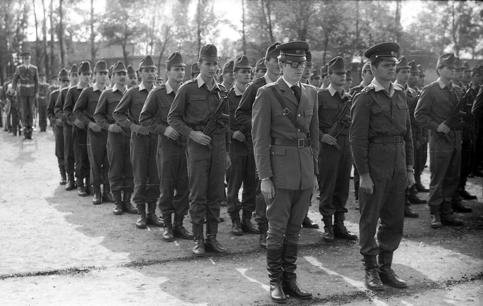 Hungary, Hódmezővásárhely, Szegedi úti laktanya, a Magyar Néphadsereg 62. számú gépesített lövészezrede, honvédek eskütételkor., 1980, Varga János, oath of enlistment, Fortepan #135944