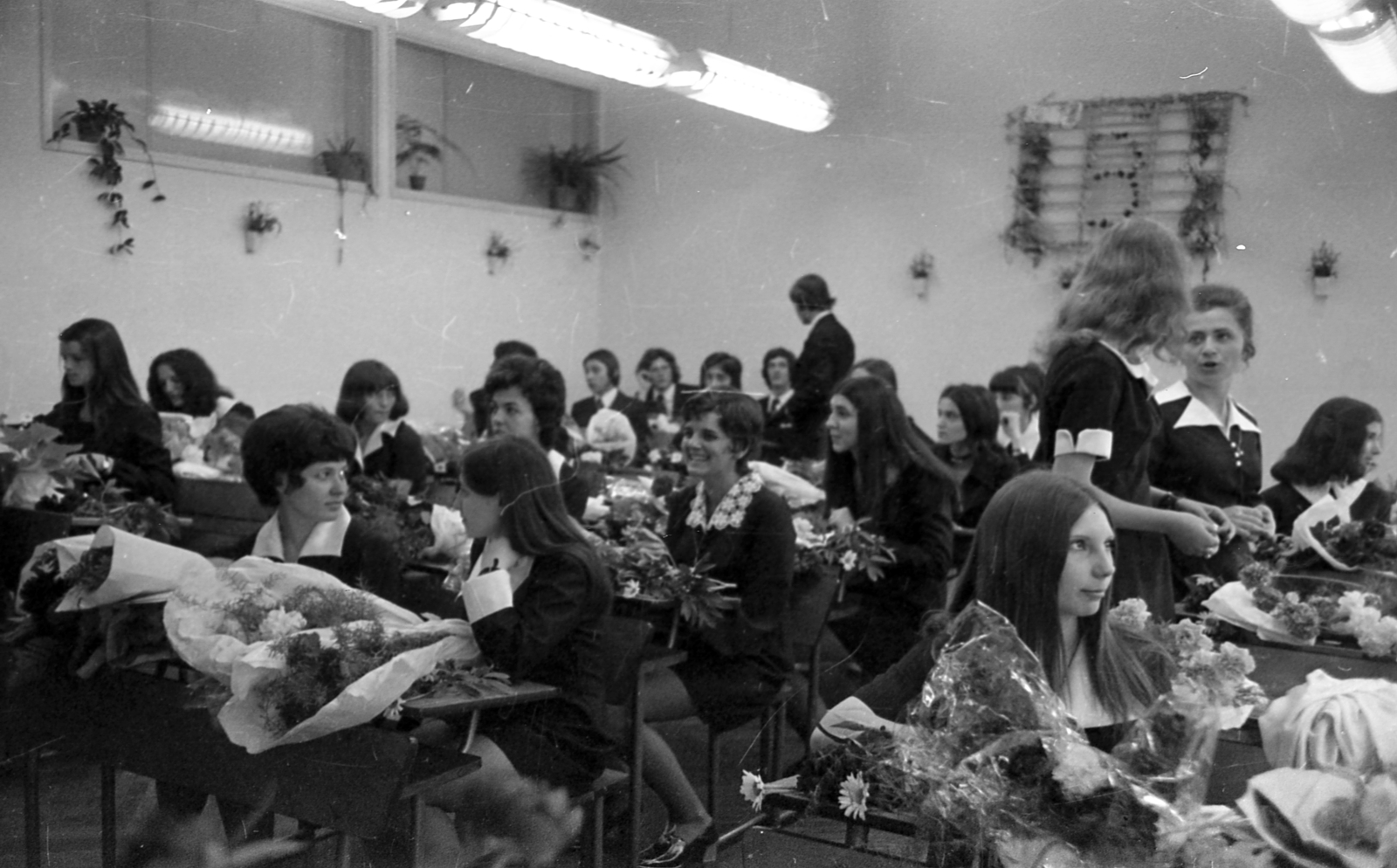 1975, Varga János, graduation, bouquet, Fortepan #135972