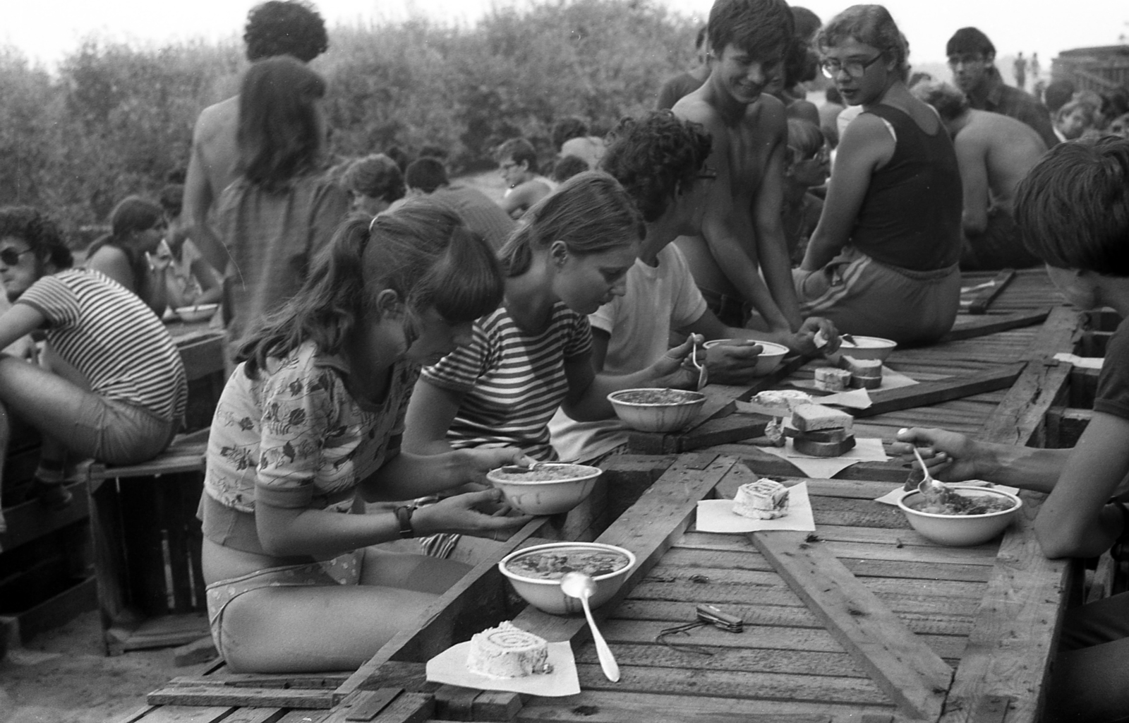 1981, Varga János, sitting on a table, plate, meal, student, Fortepan #136000