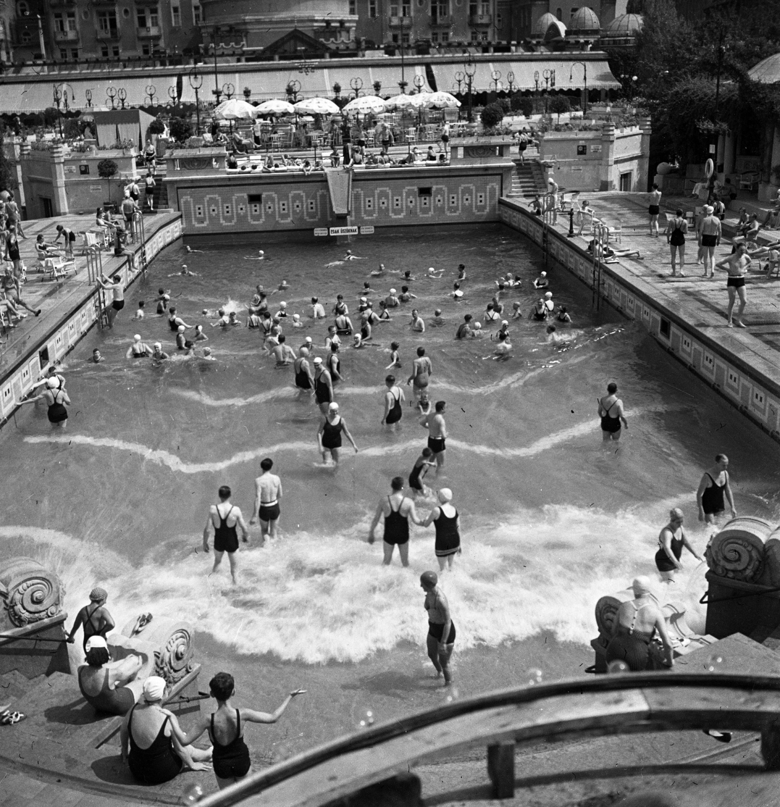 Hungary, Budapest XI., Gellért Gyógyfürdő, hullámmedence., 1928, Fortepan/Album020, wave pool, Budapest, Fortepan #136014