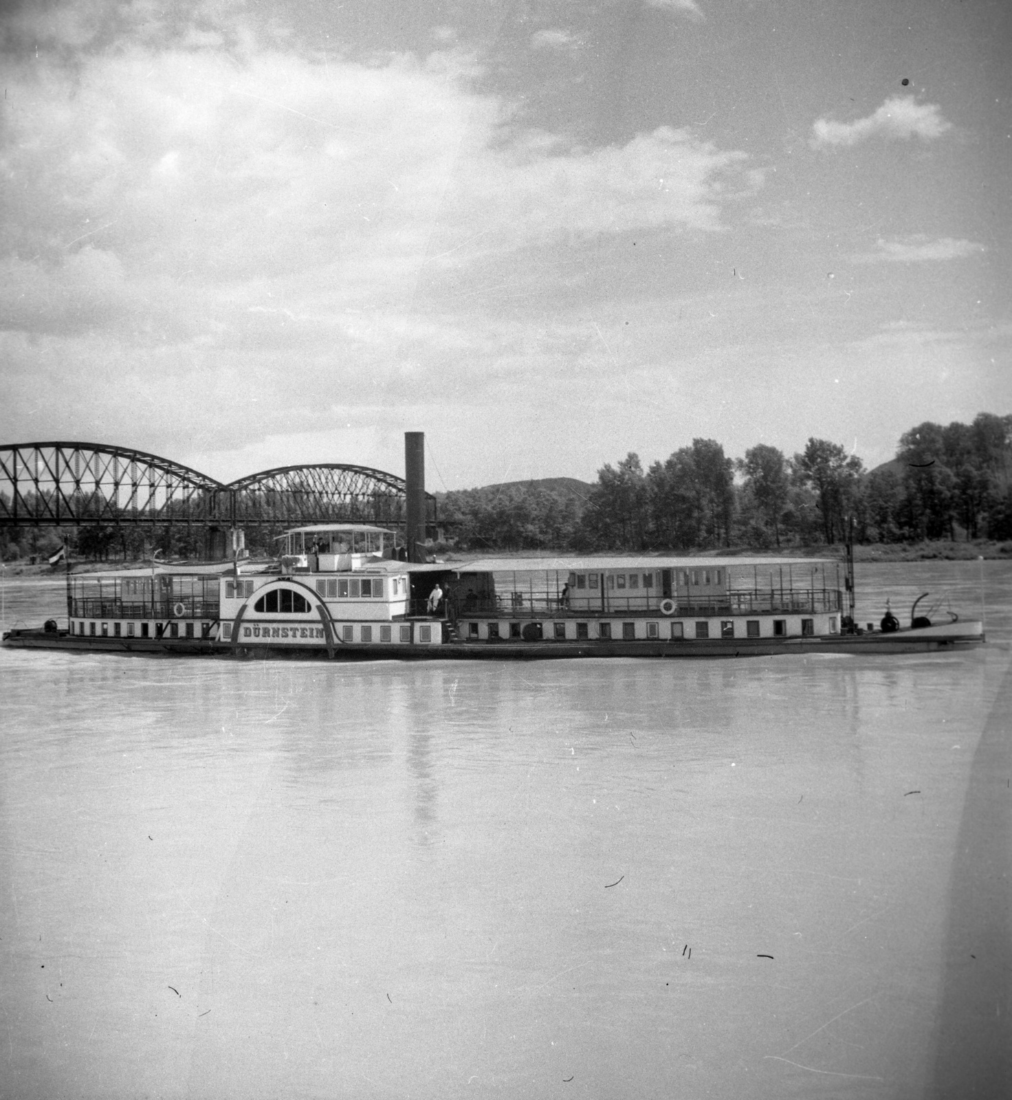 Ausztria, Krems,Mautern an der Donau, a Dürstein gőzös a Dunán, a két város közötti vasúti híd közelében., 1928, Fortepan/Album020, Fortepan #136016