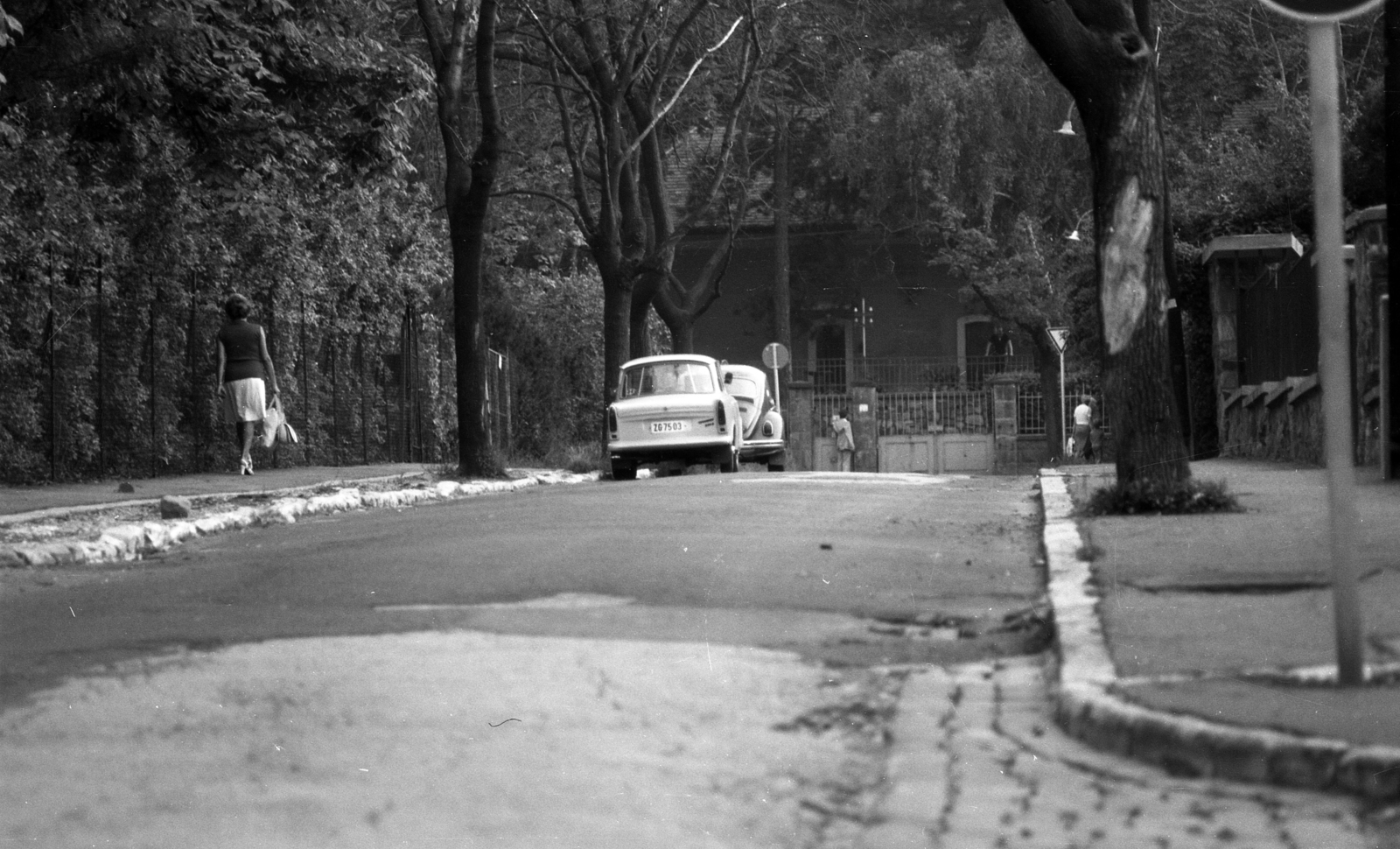 Hungary, Budapest XII., Napos út a Varázs utcától a Virányos út felé nézve., 1978, Fortepan/Album020, Trabant-brand, street view, automobile, number plate, Budapest, Fortepan #136031