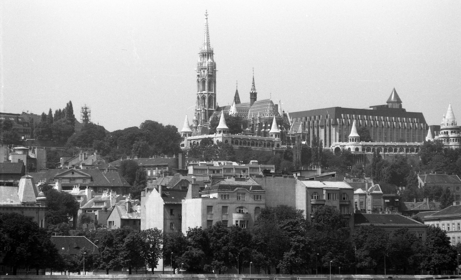 Hungary, Budapest I., a Halászbástya és a Mátyás-templom., 1984, Fortepan/Album020, church, hotel, Budapest, Fortepan #136033