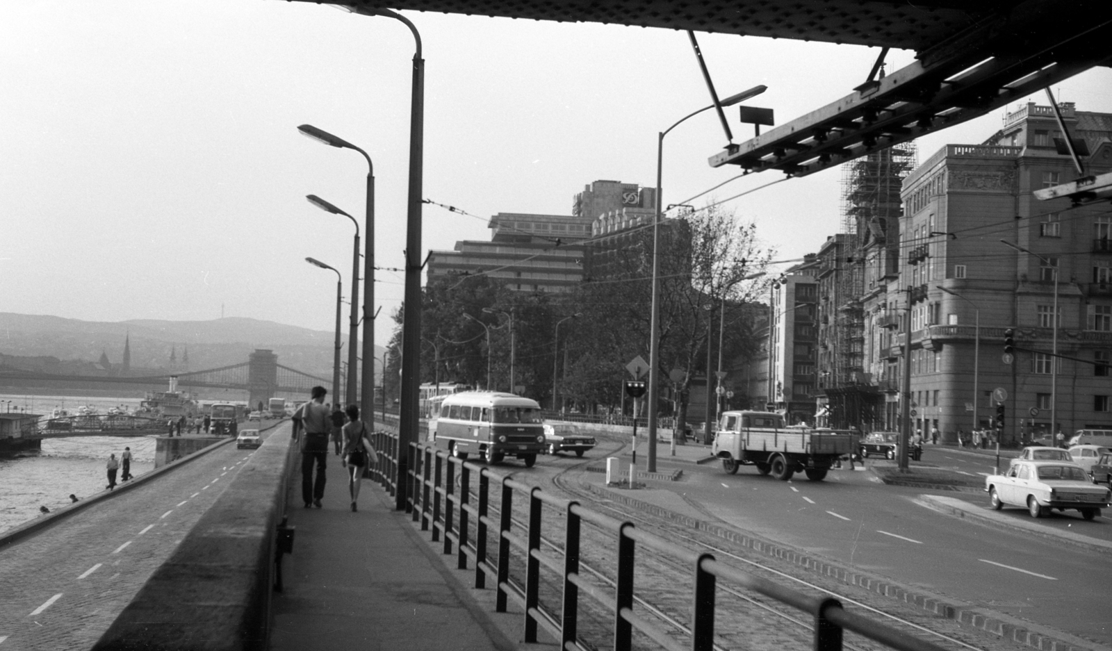 Hungary, Budapest V., az Erzsébet híd pesti hídfőjétől a Széchenyi Lánchíd felé nézve., 1972, Fortepan/Album020, Budapest, Fortepan #136043