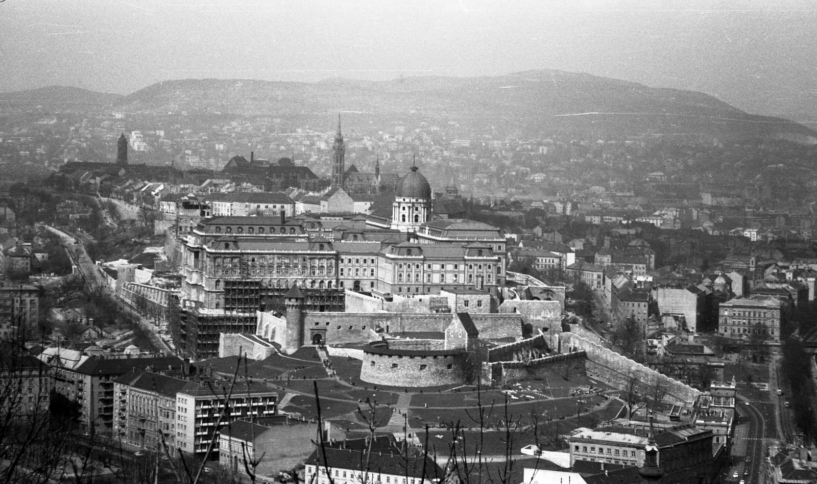 Magyarország, Gellérthegy, Budapest I., kilátás a Budavári Palota (korábban Királyi Palota) felé., 1967, Fortepan/Album020, Budapest, Fortepan #136087