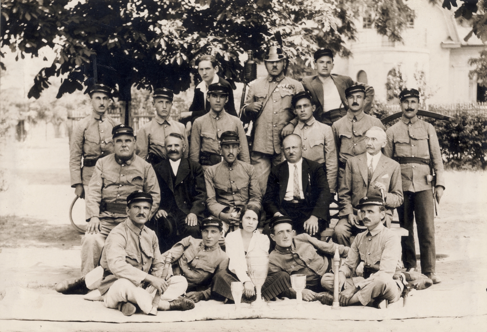 Hungary, Budapest XVII., Szent István tér, háttérben balra a Kép utca sarok., 1932, Poór László, firefighter, Budapest, Fortepan #136116