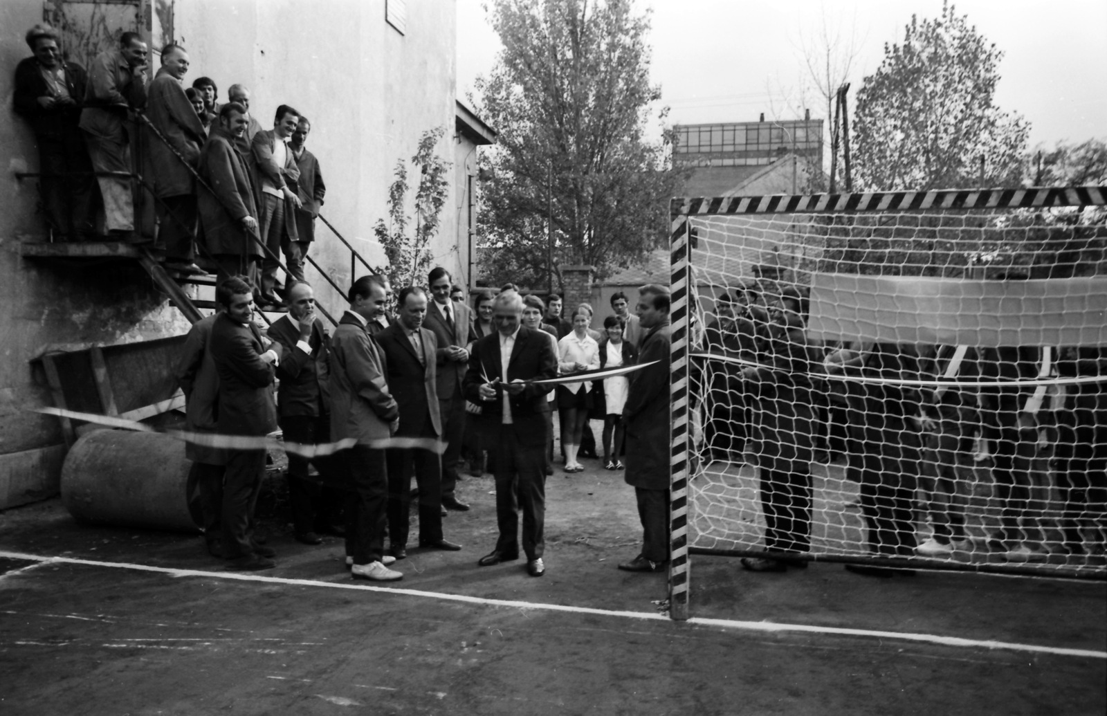 Hungary, Budapest XI., Fehérvári út - Prielle Kornélia utca saroktelke, a Kismotor és Gépgyár sportpályájának avatása., 1978, szitakri, Budapest, opening ceremony, Fortepan #136186