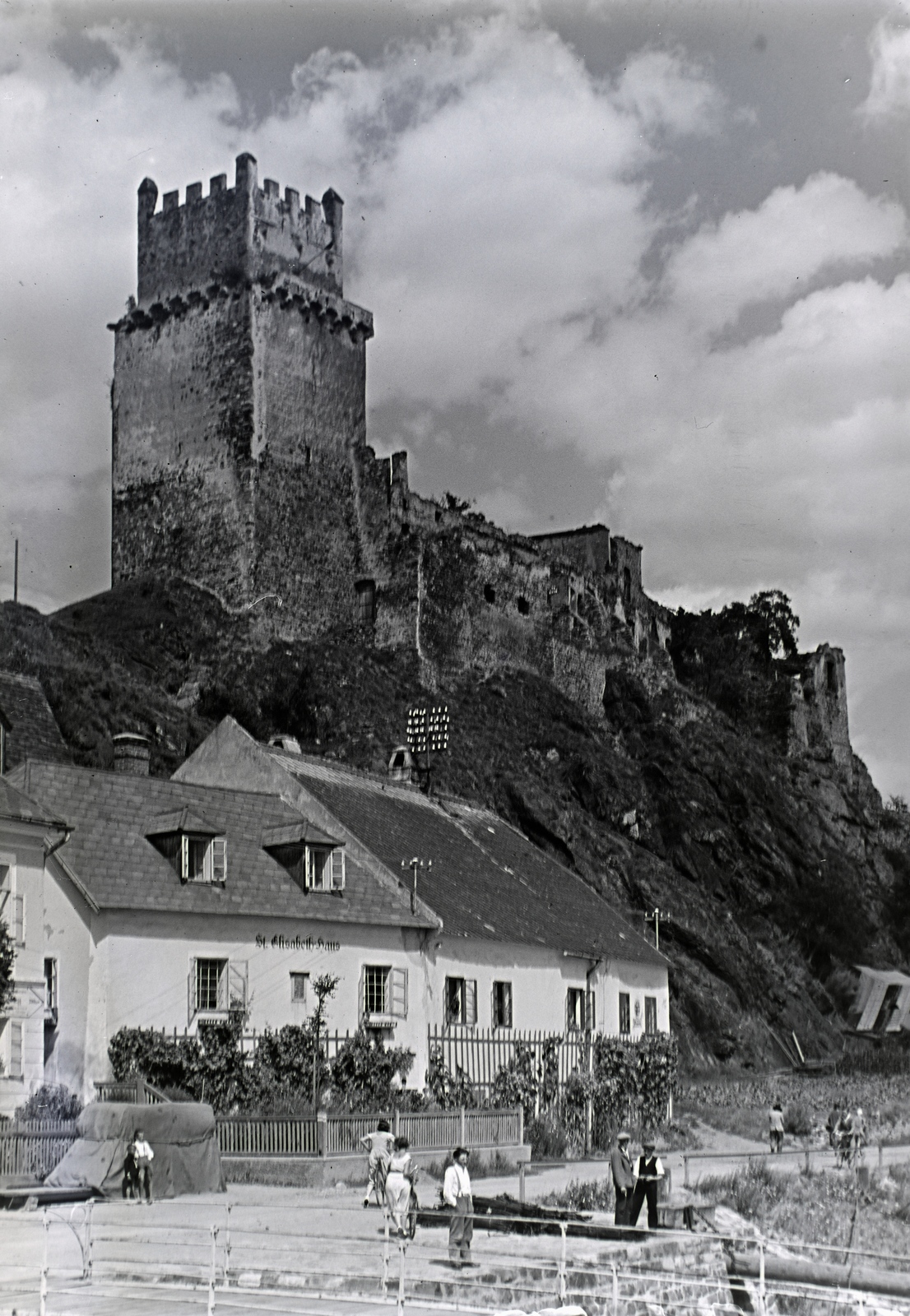 Austria, Weitenegg, a vár a Duna-partról, a hajóállomás felől nézve., 1939, Révay Péter, castle ruins, Fortepan #136253
