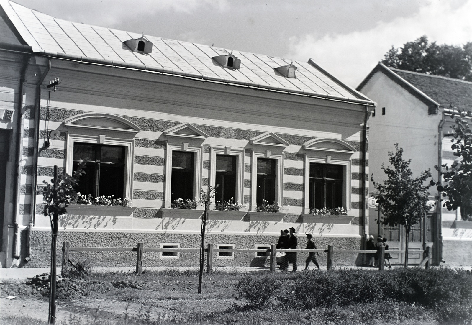 Ukraine,Zakarpattia Oblast, Mukachevo, Fő utca (később Béke utca) 23. számú ház., 1939, Révay Péter, Fortepan #136255