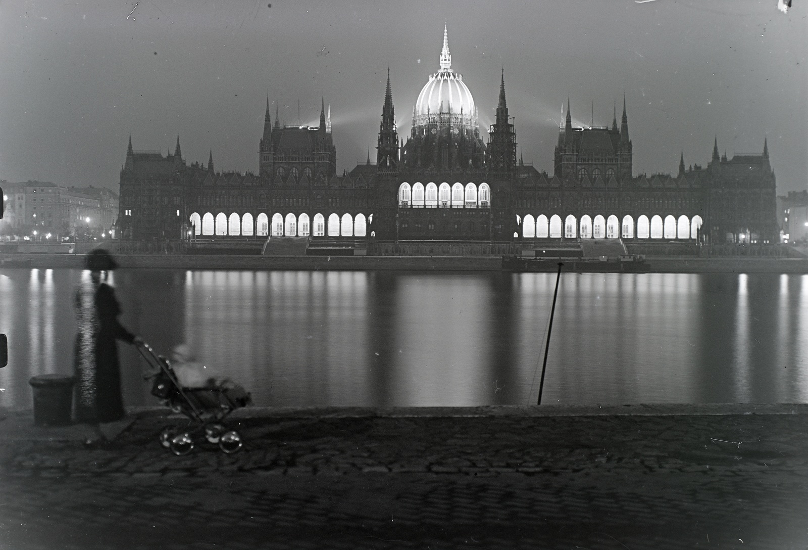 Magyarország, Budapest V., Parlament a Batthyány tér felől nézve., 1935, Révay Péter, Steindl Imre-terv, országház, neogótika, díszkivilágítás, eklektikus építészet, Budapest, Fortepan #136261