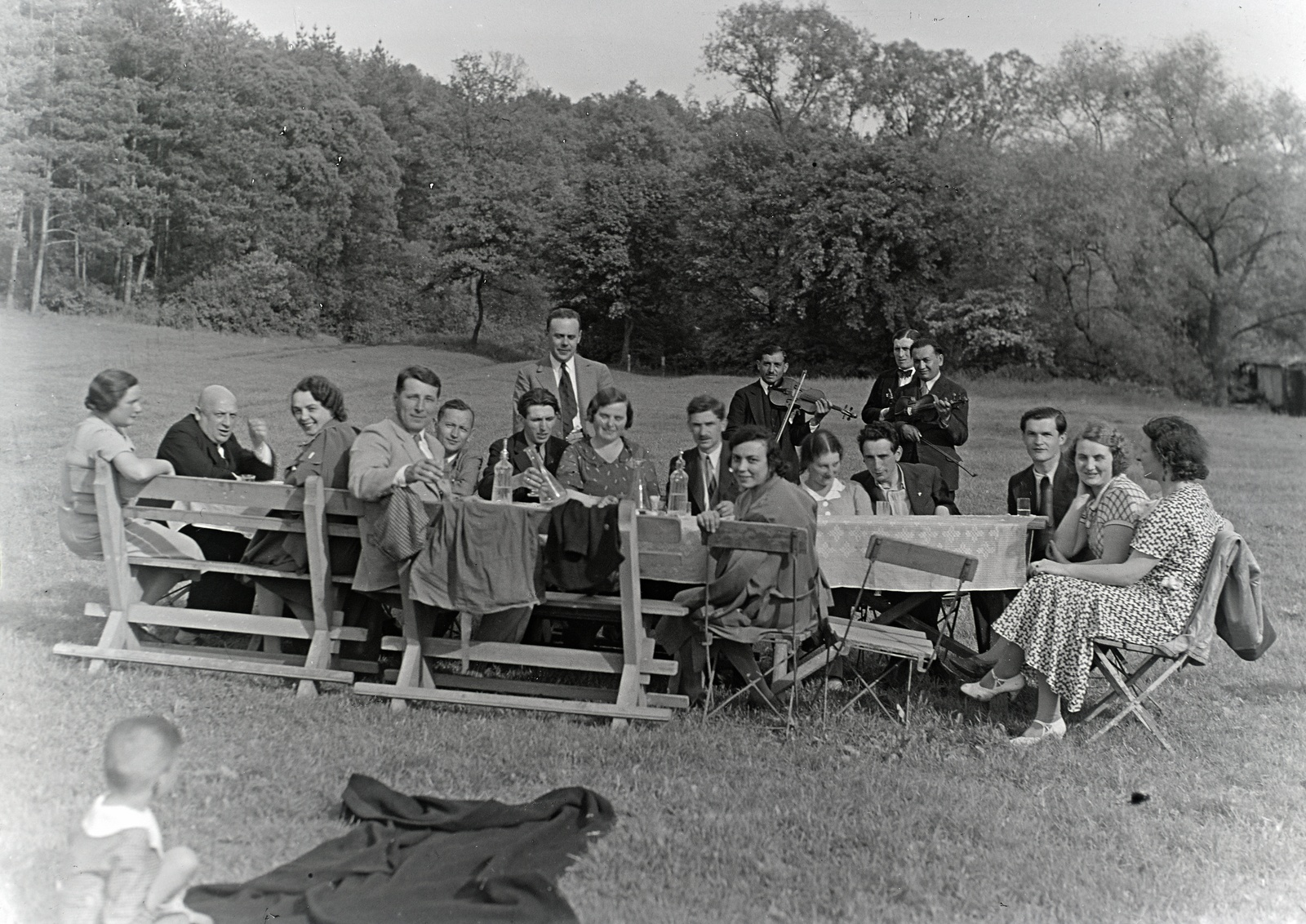 1935, Révay Péter, zenekar, asztaltársaság, pázsit, Fortepan #136263