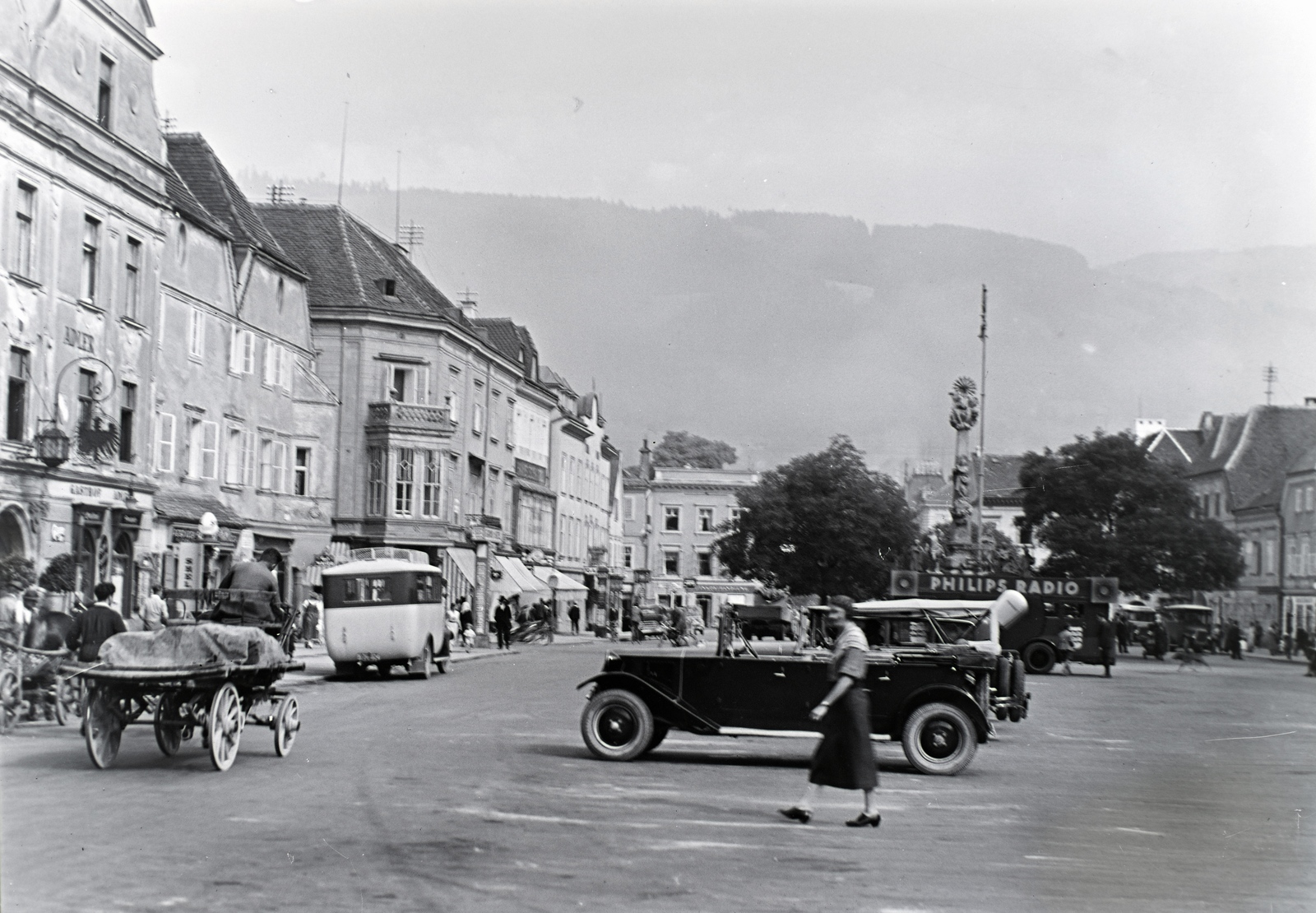 Austria, Leoben, Hauptplatz., 1932, Révay Péter, bus, automobile, Philips-brand, Fortepan #136344